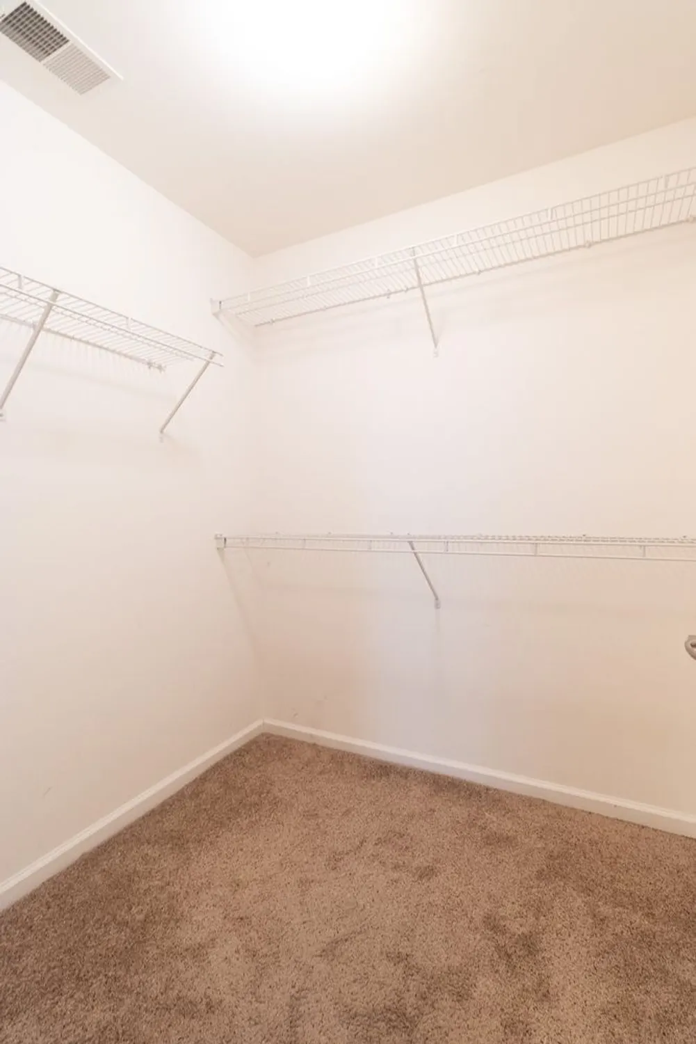 Property Slideshow image 19 of 29 | 825 s browns ln 1301, Gallatin, TN, 37066