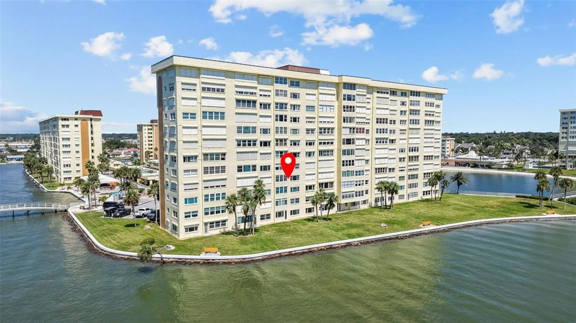 Property Slideshow image 15 of 40 | 4775 cove cir apt 407, Saint Petersburg, FL, 33708