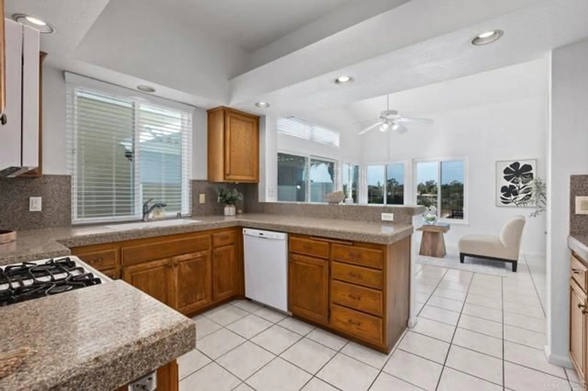 Property Slideshow image 17 of 45 | 1263 via navajo, San Marcos, CA, 92078