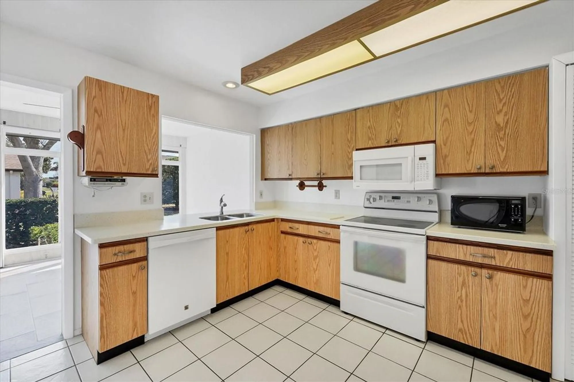 Property Slideshow image 17 of 55 | 606 chestnut ln, Englewood, FL, 34223