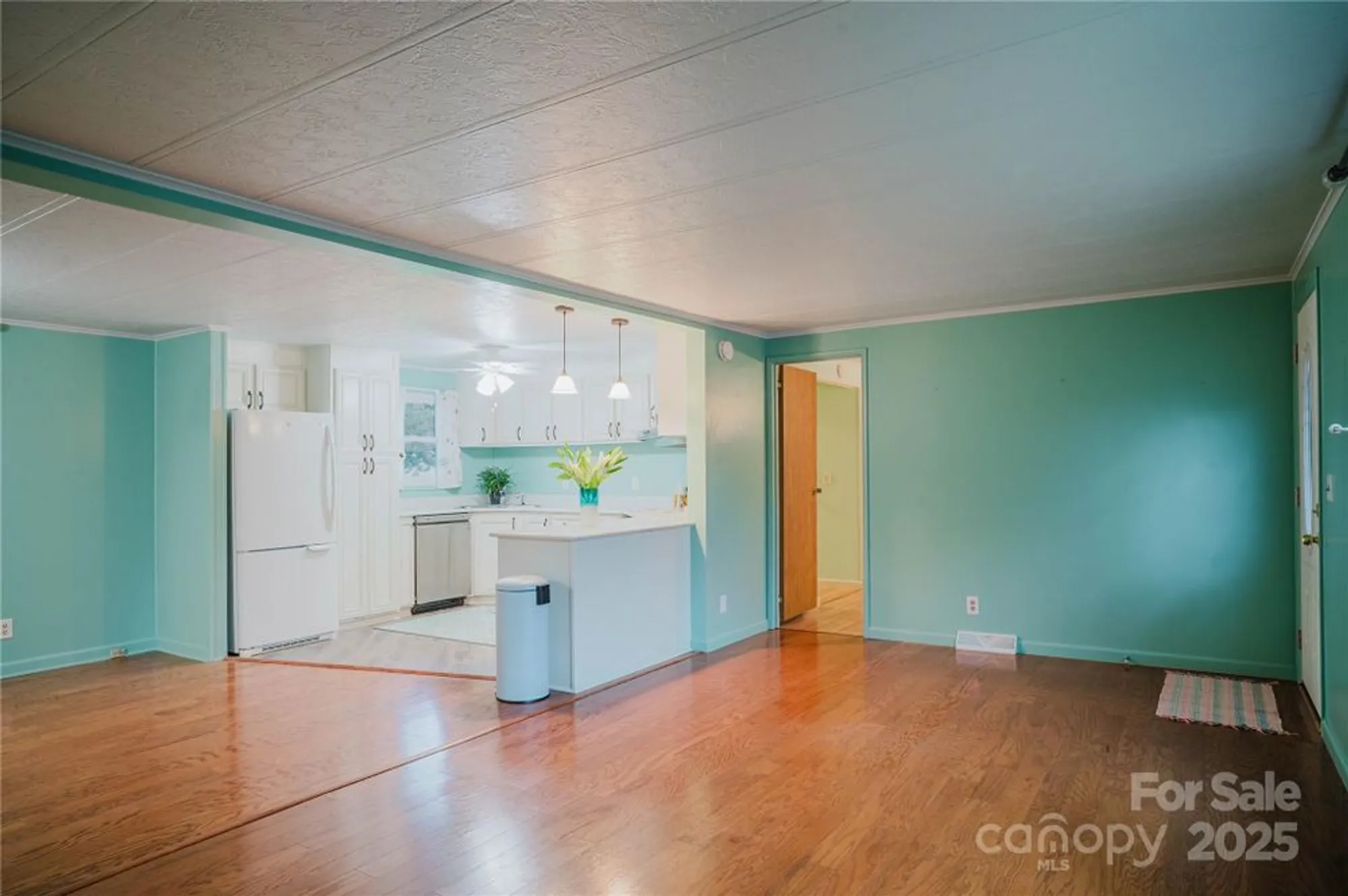 Property Slideshow image 13 of 34 | 402 deerfield ct, Hendersonville, NC, 28792