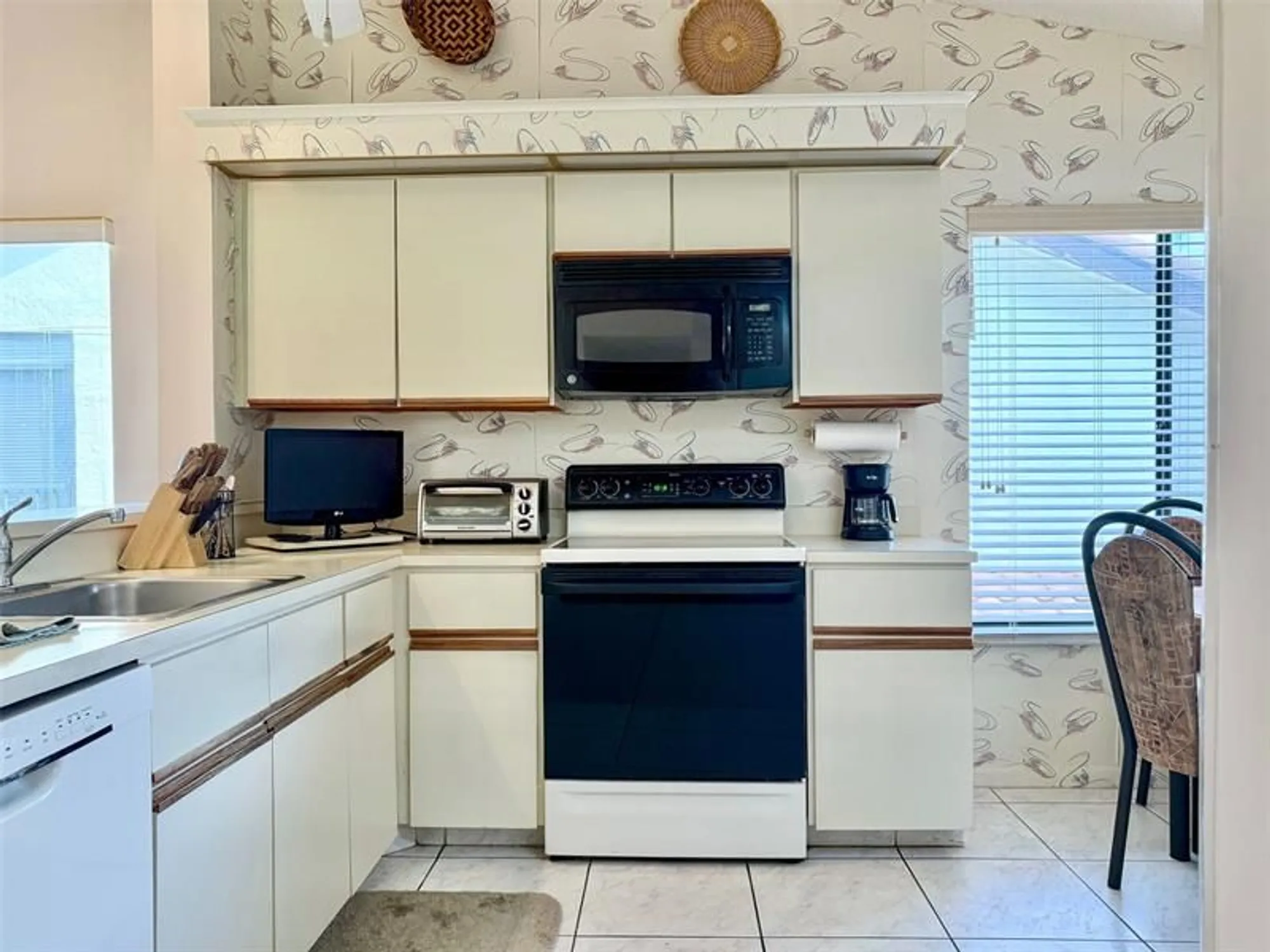 Property Slideshow image 13 of 36 | 10851 palm lake ave 202, Boynton Beach, FL, 33437