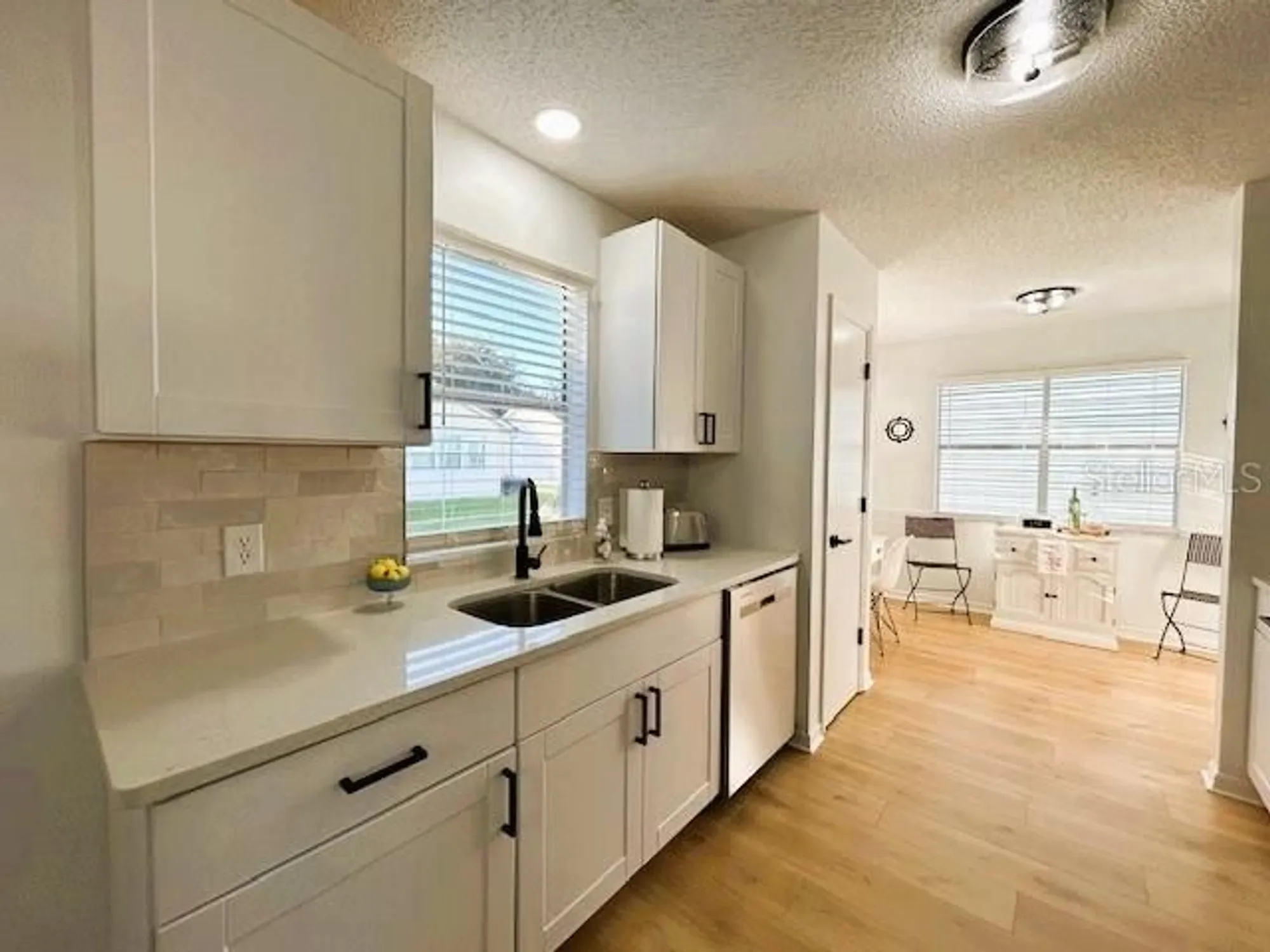 Property Slideshow image 5 of 41 | 528 valencia pl, Lady Lake, FL, 32159