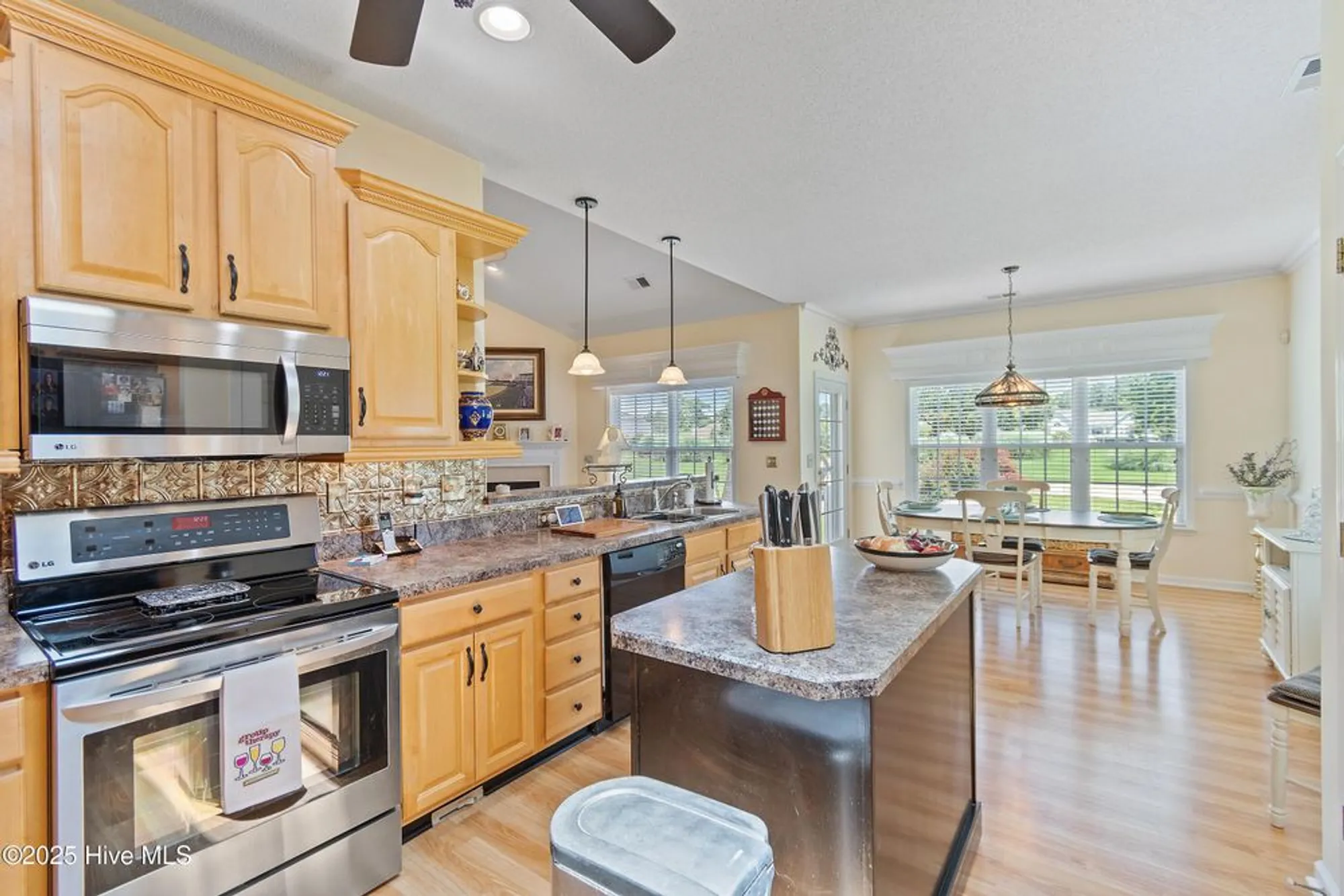 Property Slideshow image 11 of 51 | 186 ravennaside dr, Calabash, NC, 28467