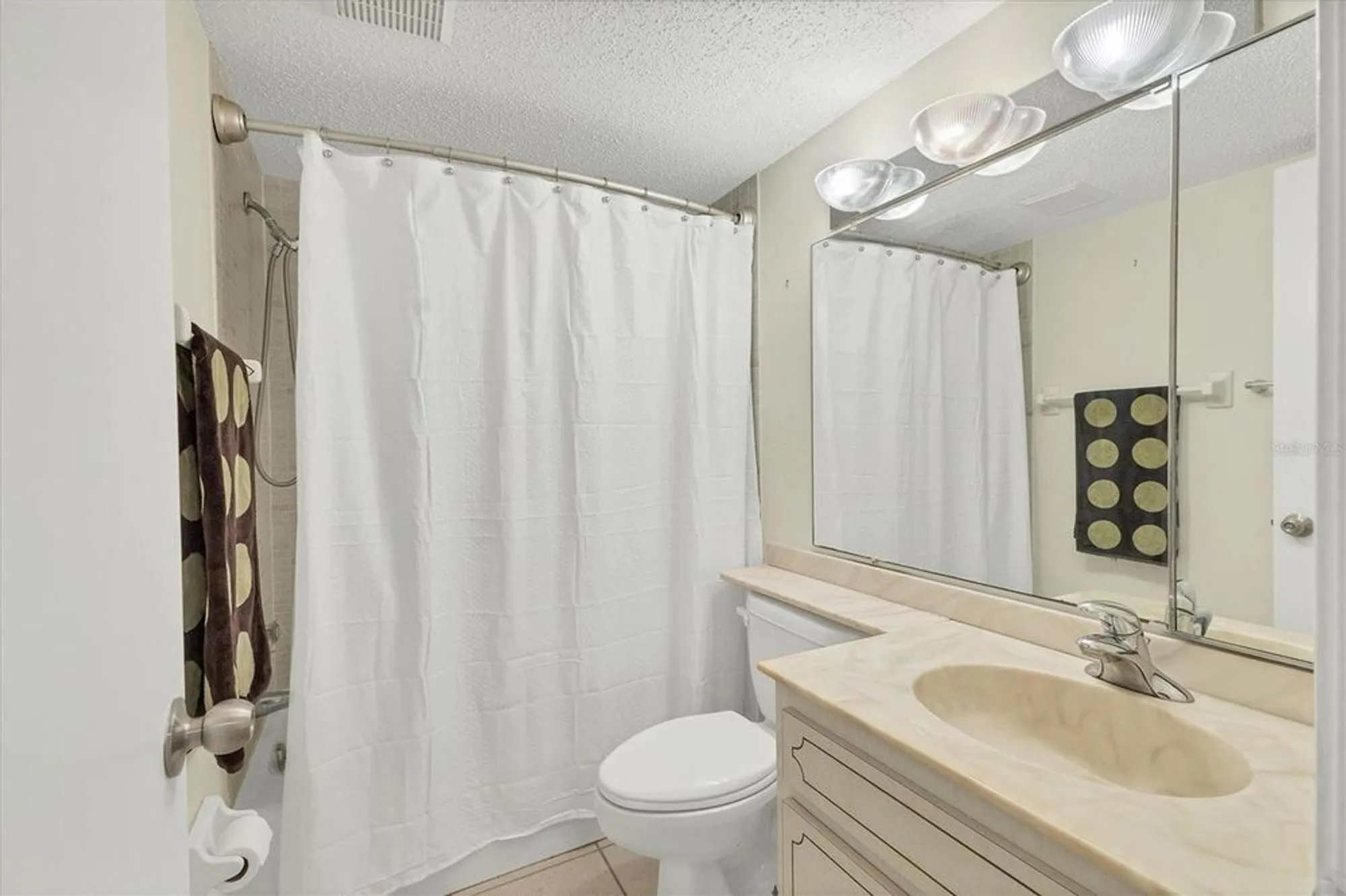 Property Slideshow image 22 of 64 | 2446 clubhouse cir unit 202, Sarasota, FL, 34232