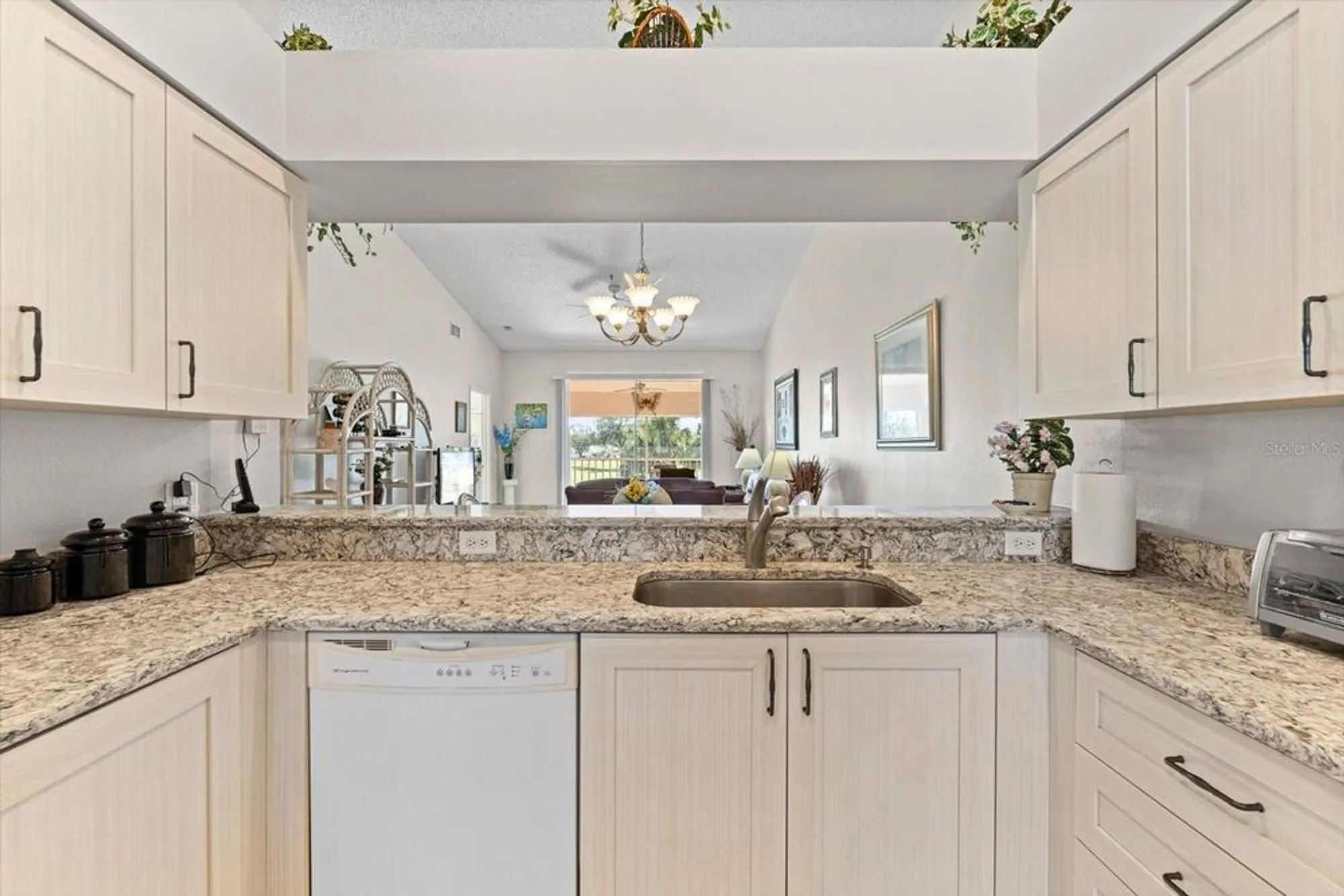 Property Slideshow image 28 of 67 | 6908 drewrys blf apt 711, Bradenton, FL, 34203