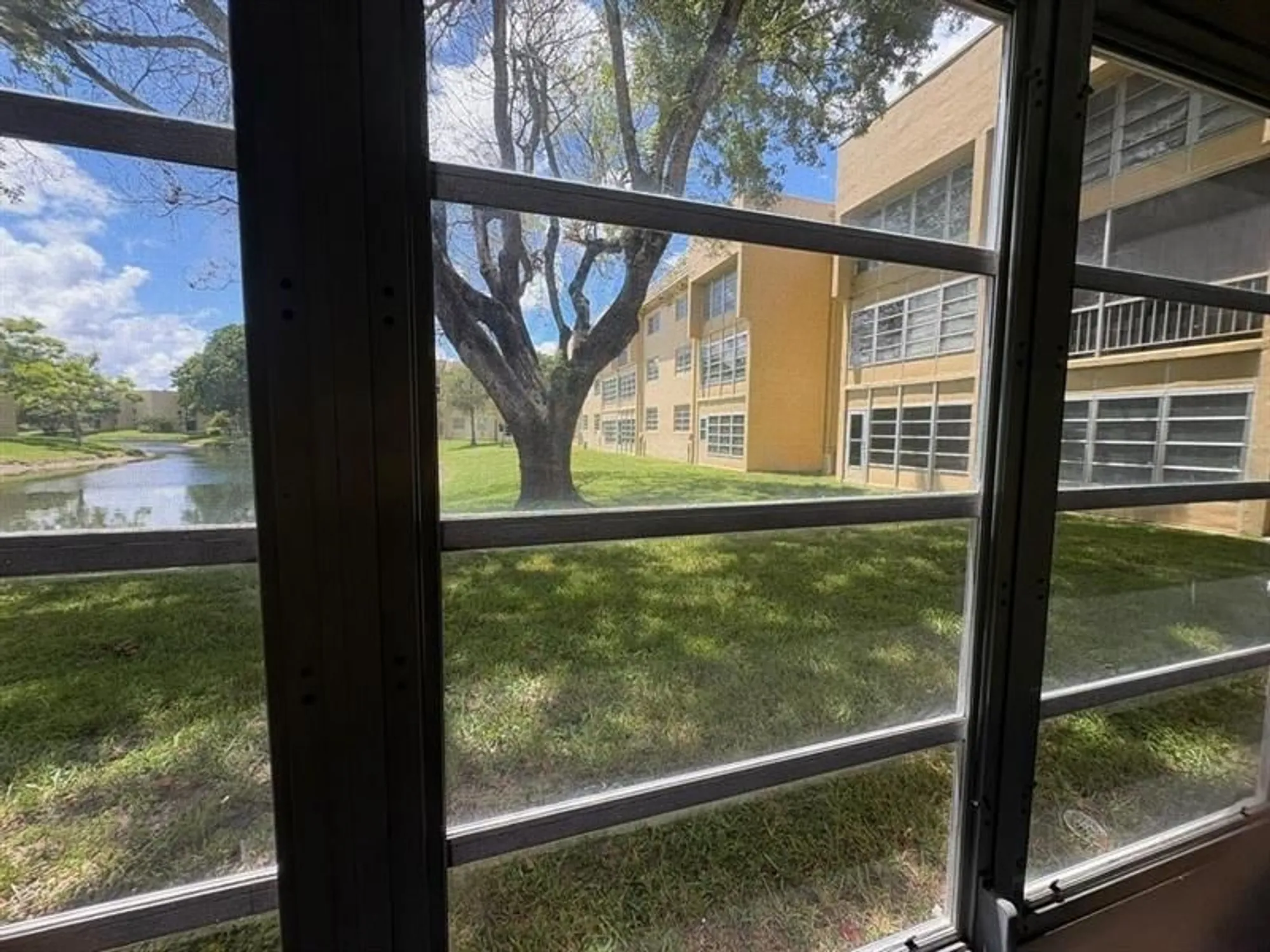 Property Slideshow image 9 of 10 | 6001 nw 61st ave 105, Tamarac, FL, 33319