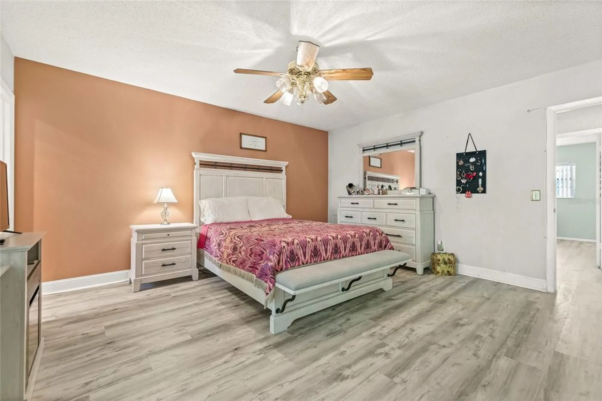 Property Slideshow image 19 of 42 | 2416 world parkway blvd 26, Clearwater, FL, 33763