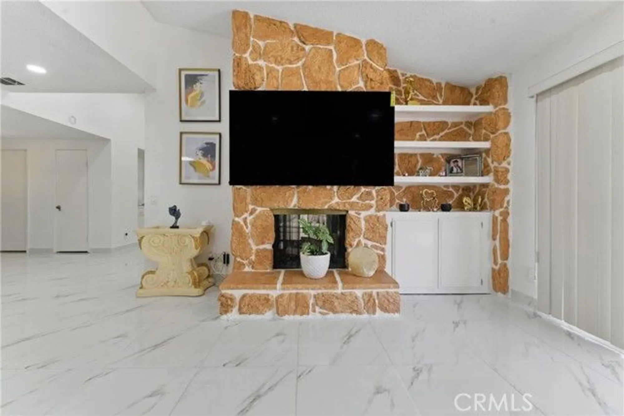 Property Slideshow image 17 of 36 | 2250 redwood dr, Hemet, CA, 92545