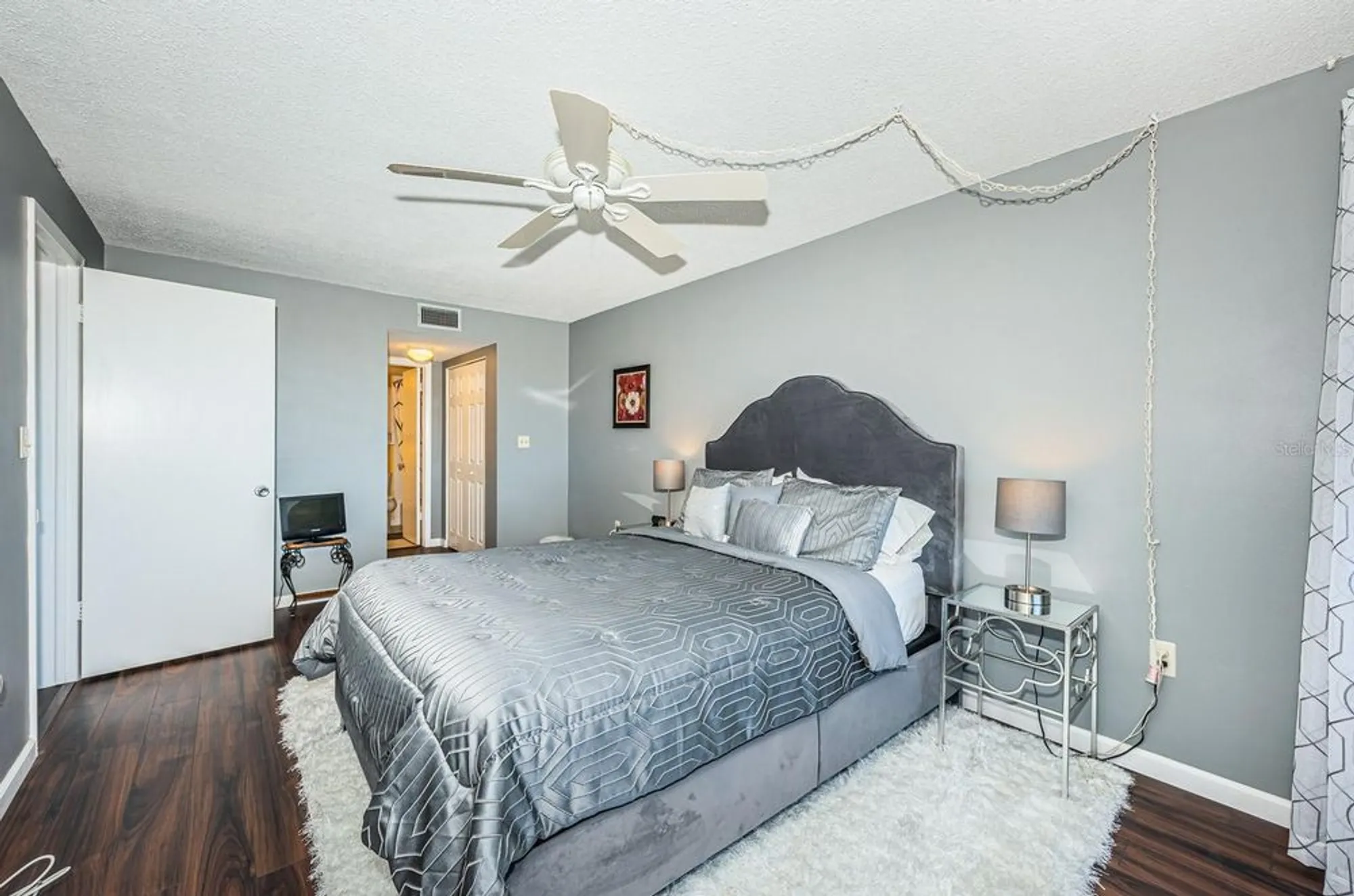Property Slideshow image 31 of 54 | 4725 cove cir apt 604, Saint Petersburg, FL, 33708