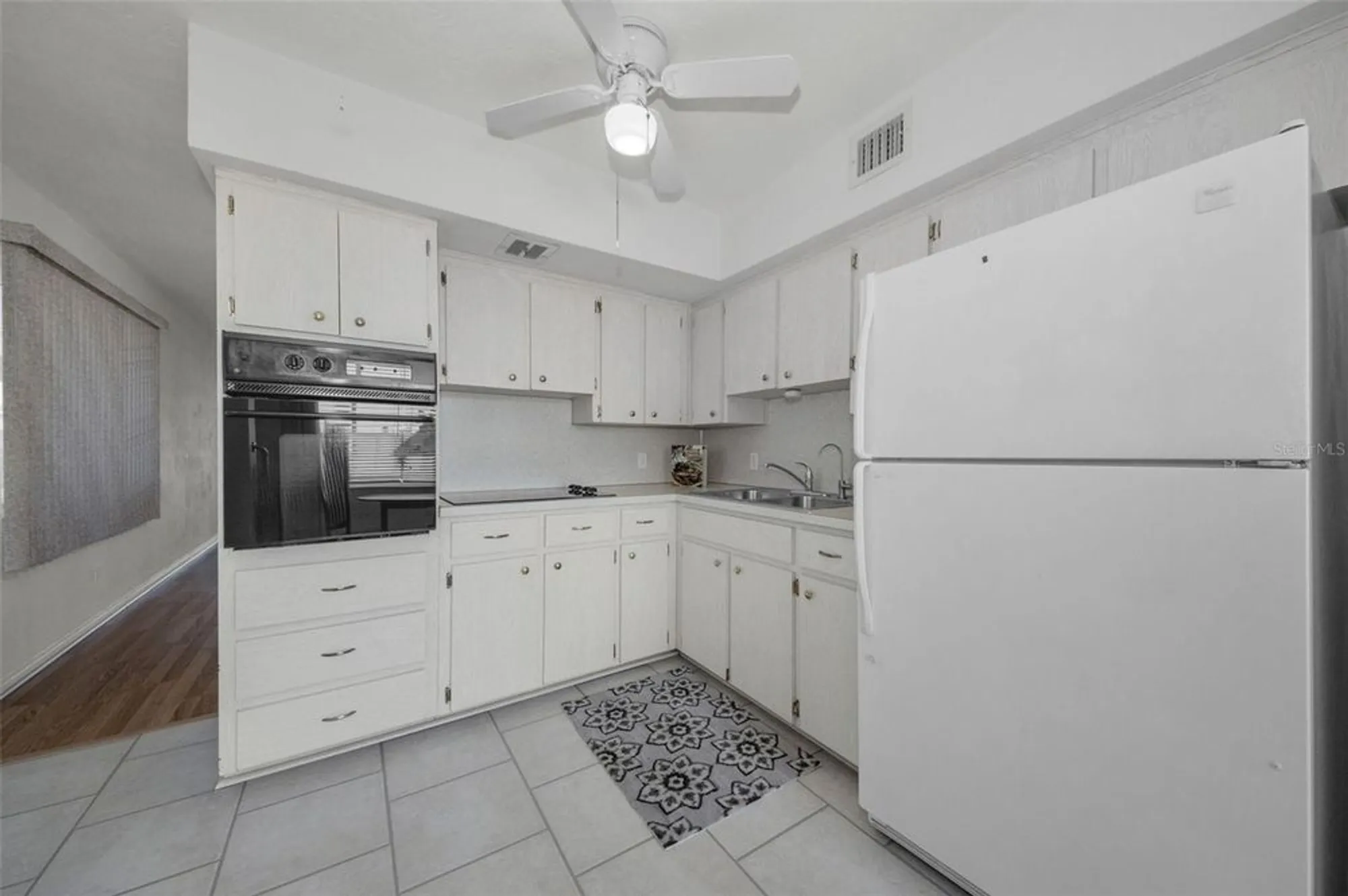 Property Slideshow image 15 of 98 | 2453 brazilia dr 47, Clearwater, FL, 33763