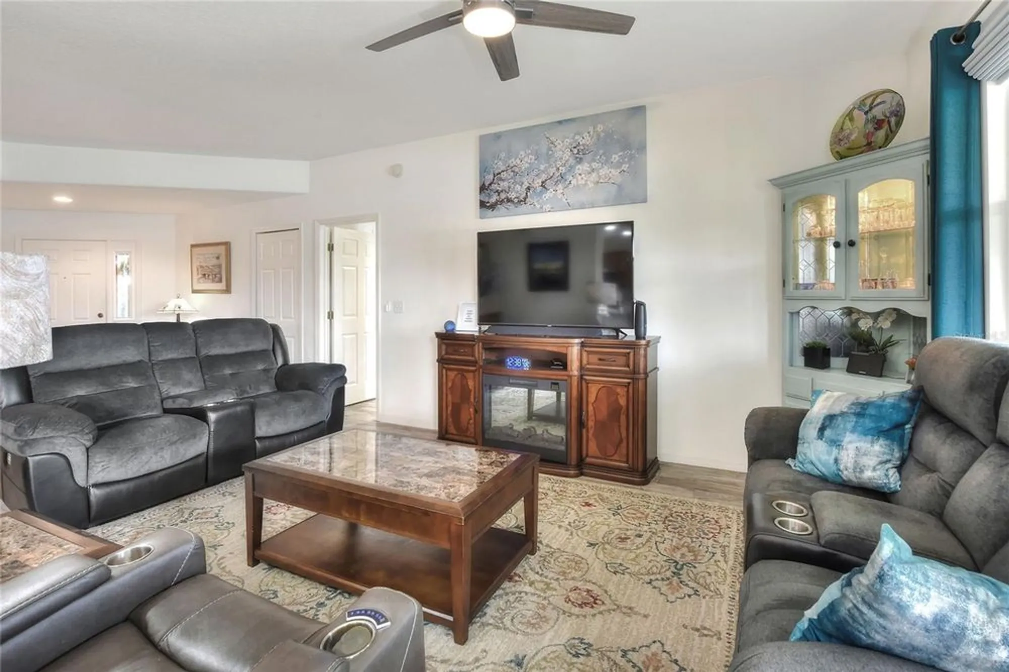 Property Slideshow image 7 of 50 | 3913 serenade ln # 4, Lakeland, FL, 33811