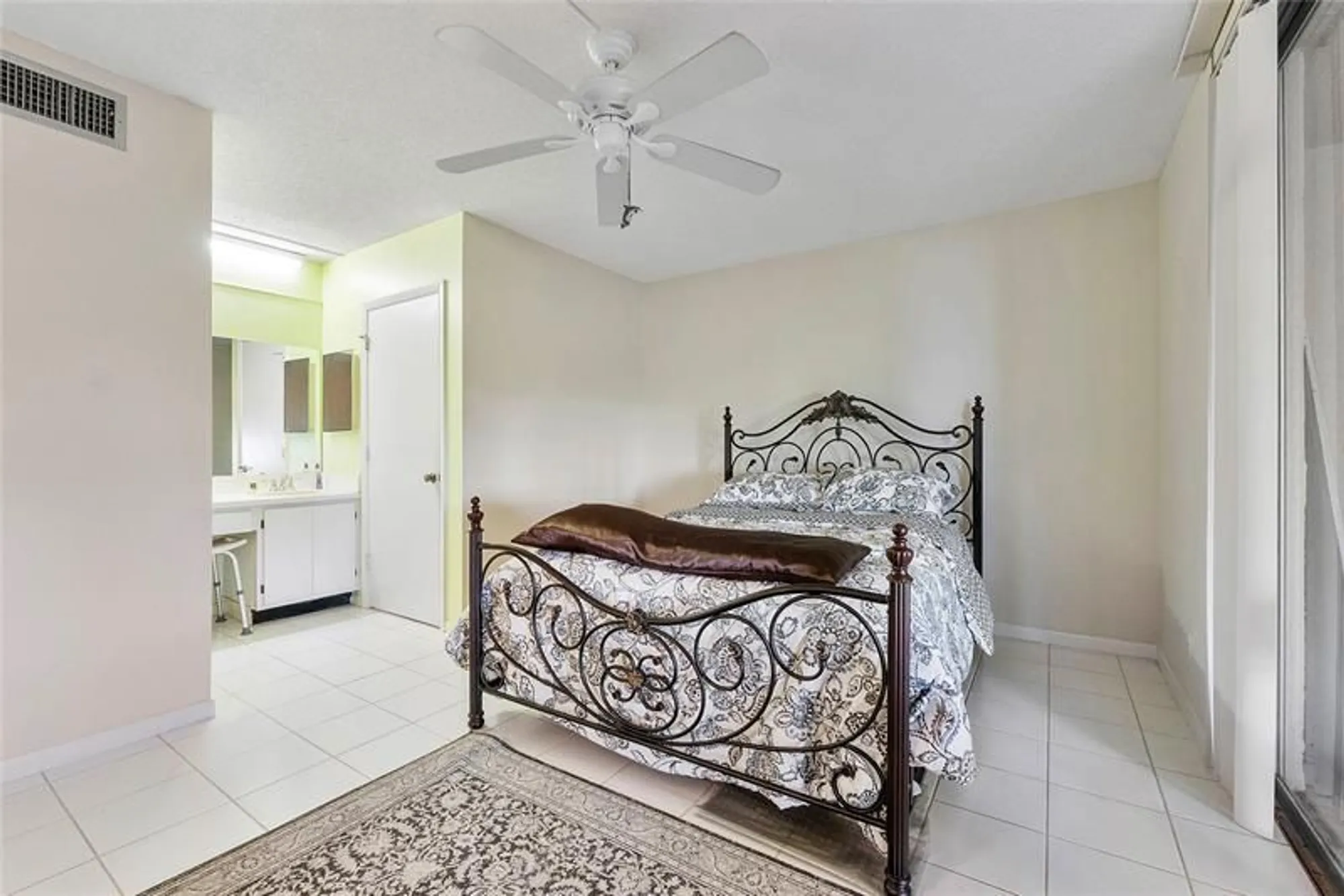 Property Slideshow image 18 of 50 | 6890 royal palm blvd 102h, Margate, FL, 33063