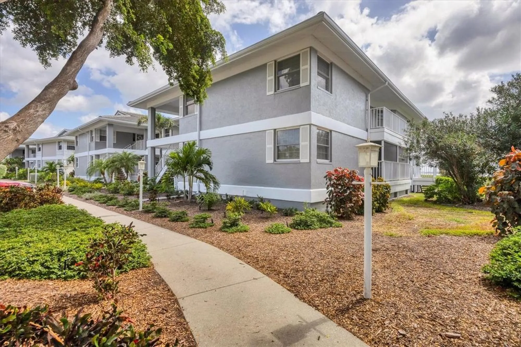 Property Slideshow image 2 of 28 | 1153 edgewater cir, Bradenton, FL, 34209