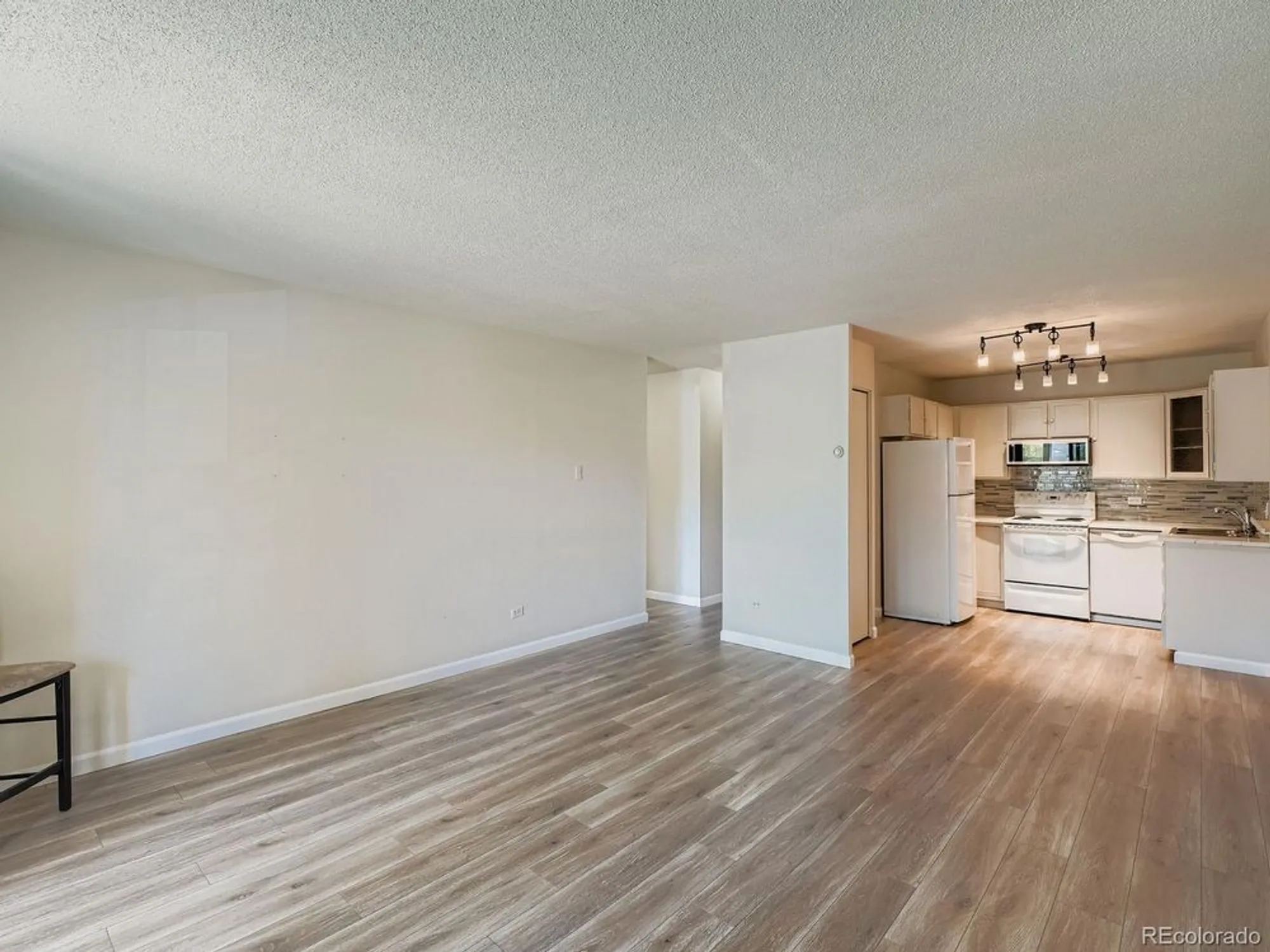 Property Slideshow image 5 of 31 | 680 s alton way unit 1b, Denver, CO, 80247
