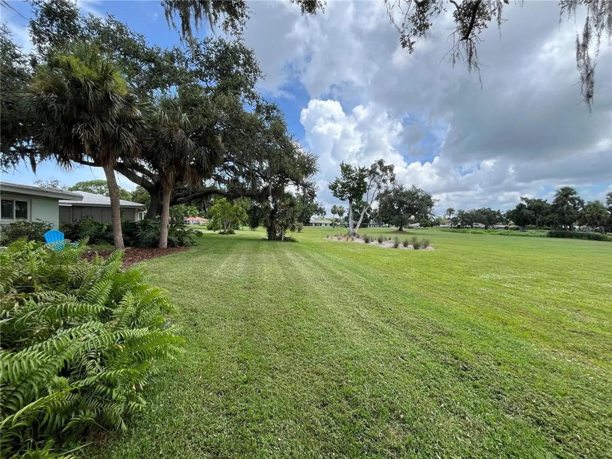 Property Slideshow image 38 of 52 | 3337 spring mill cir, Sarasota, FL, 34239