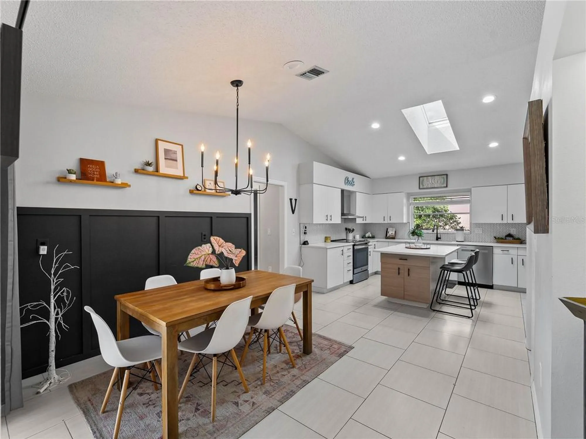 Property Slideshow image 21 of 61 | 523 warwick dr, Venice, FL, 34293