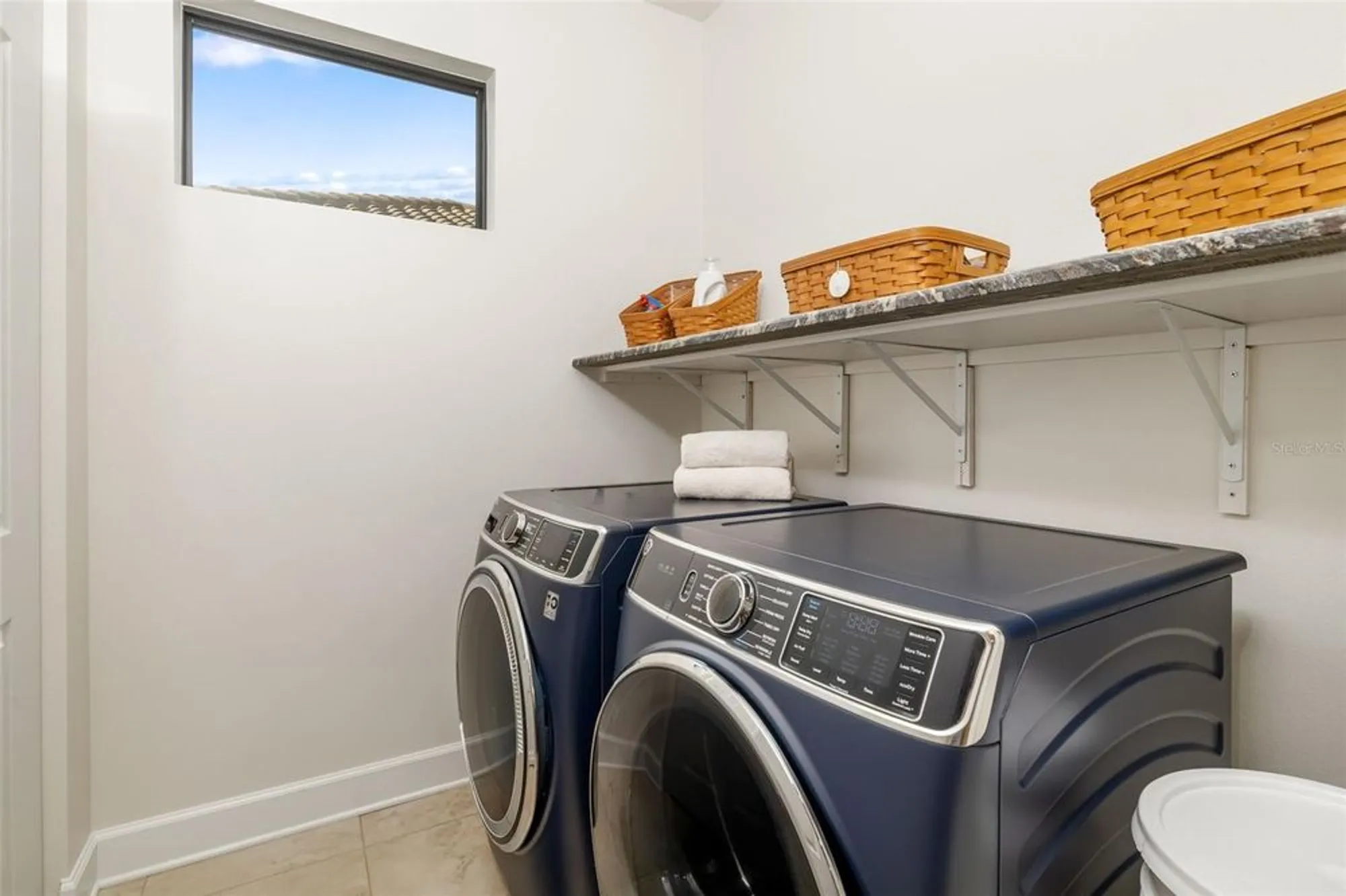 Property Slideshow image 27 of 55 | 5043 serata dr, Bradenton, FL, 34211