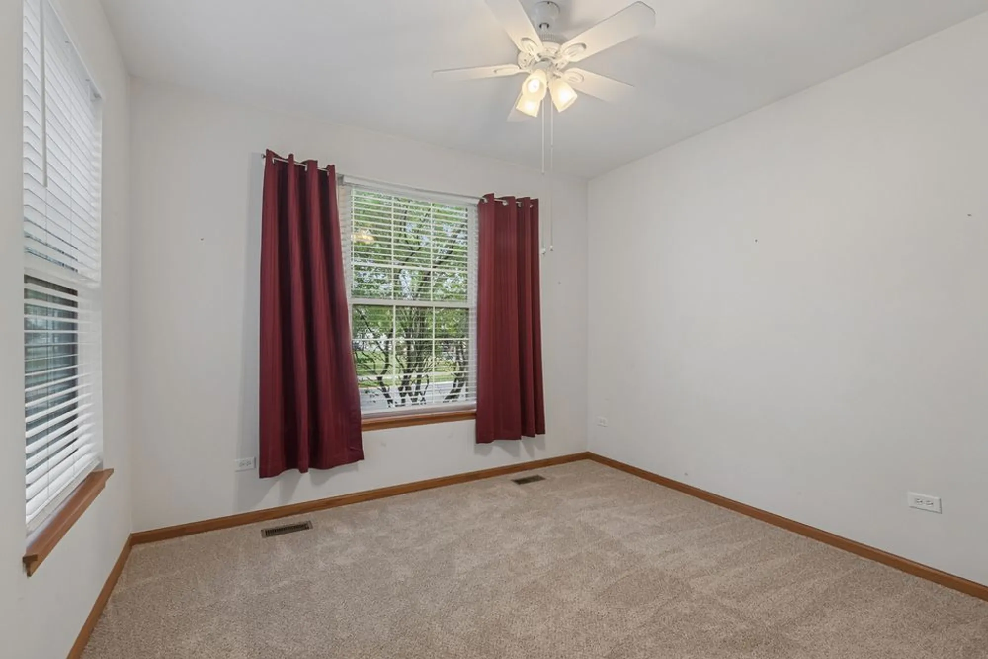 Property Slideshow image 13 of 19 | 21308 brush lake dr, Crest Hill, IL, 60403