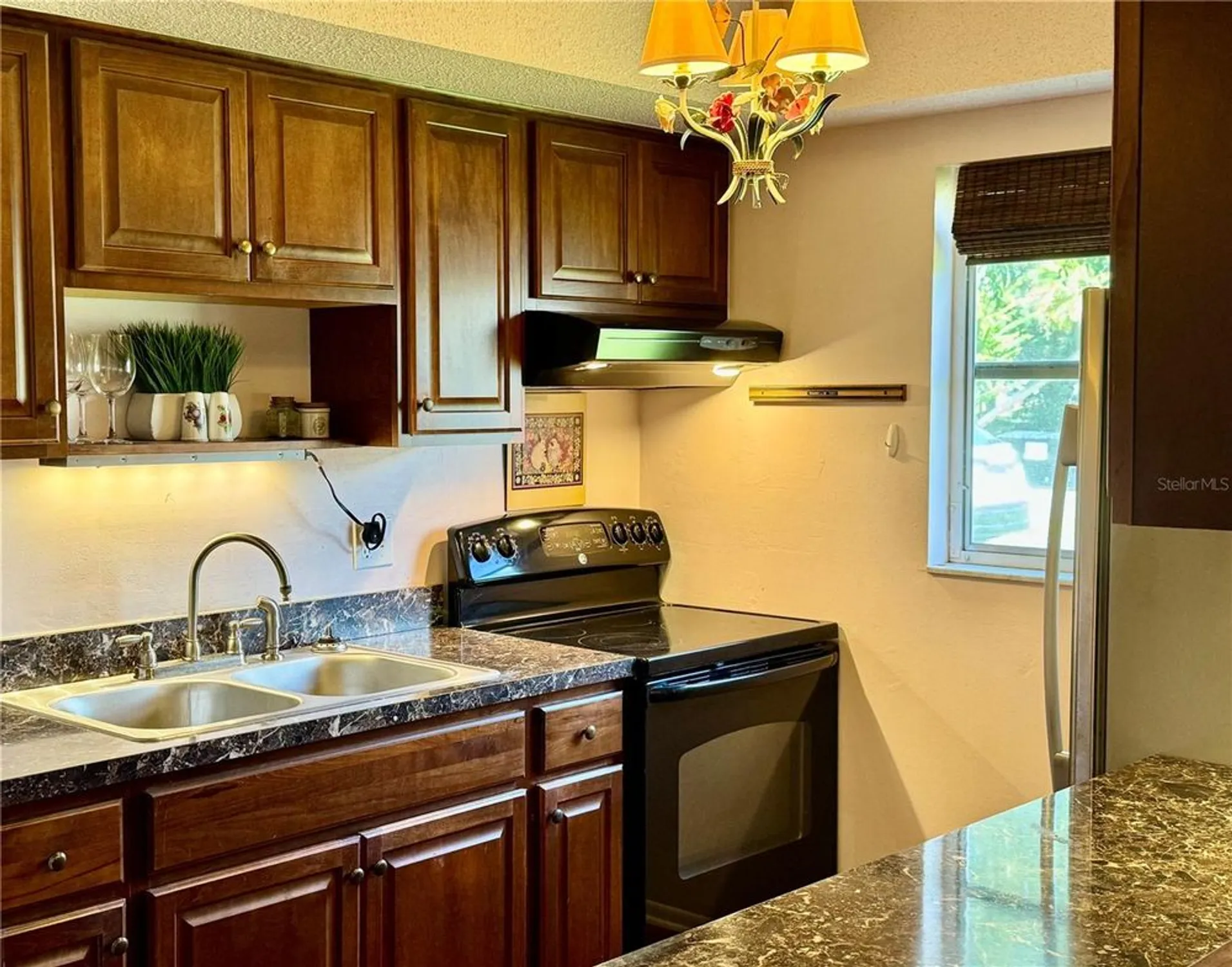 Property Slideshow image 8 of 20 | 857 cambridge ct, Dunedin, FL, 34698