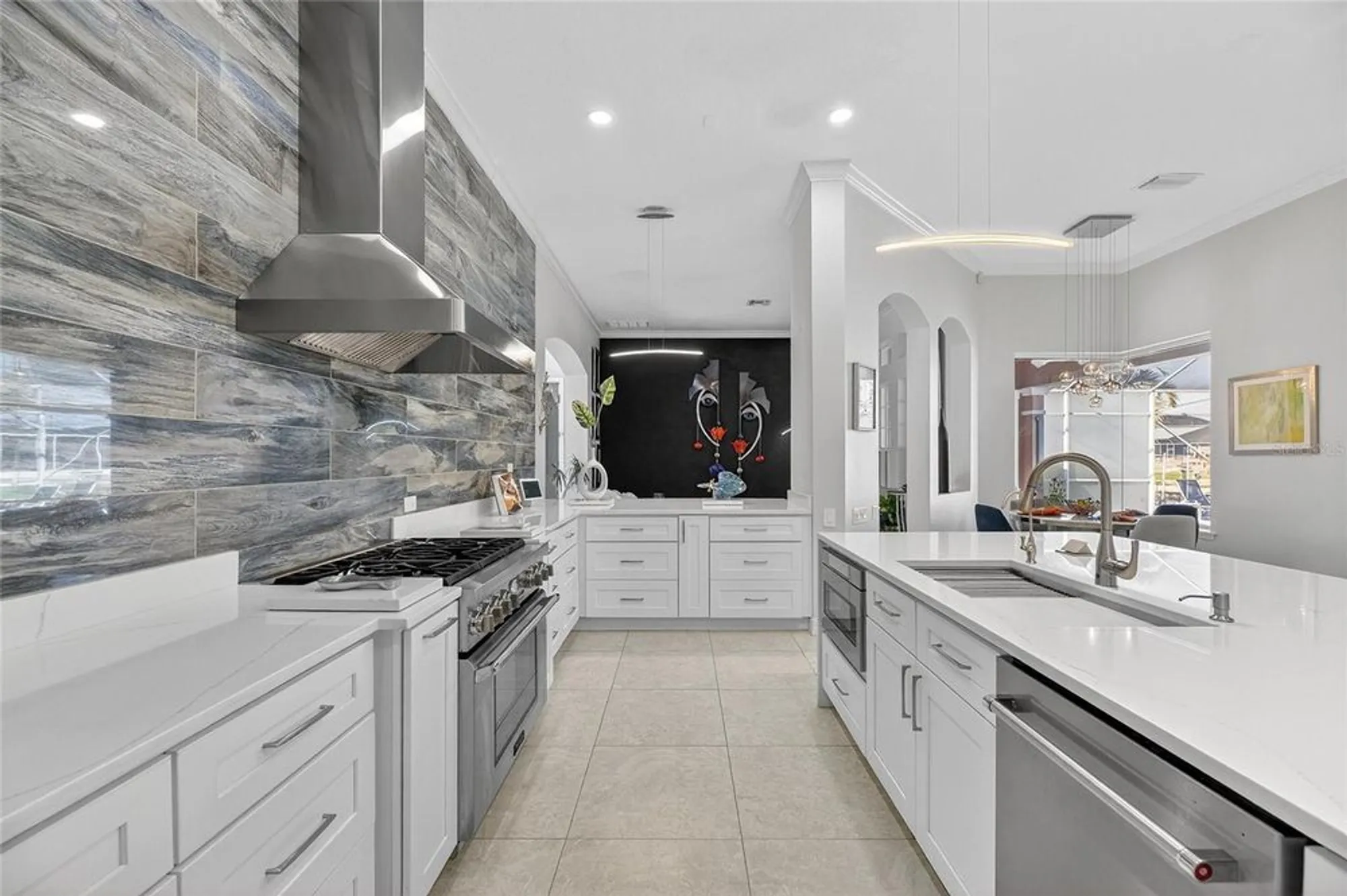 Property Slideshow image 34 of 99 | 719 islebay dr, Apollo Beach, FL, 33572