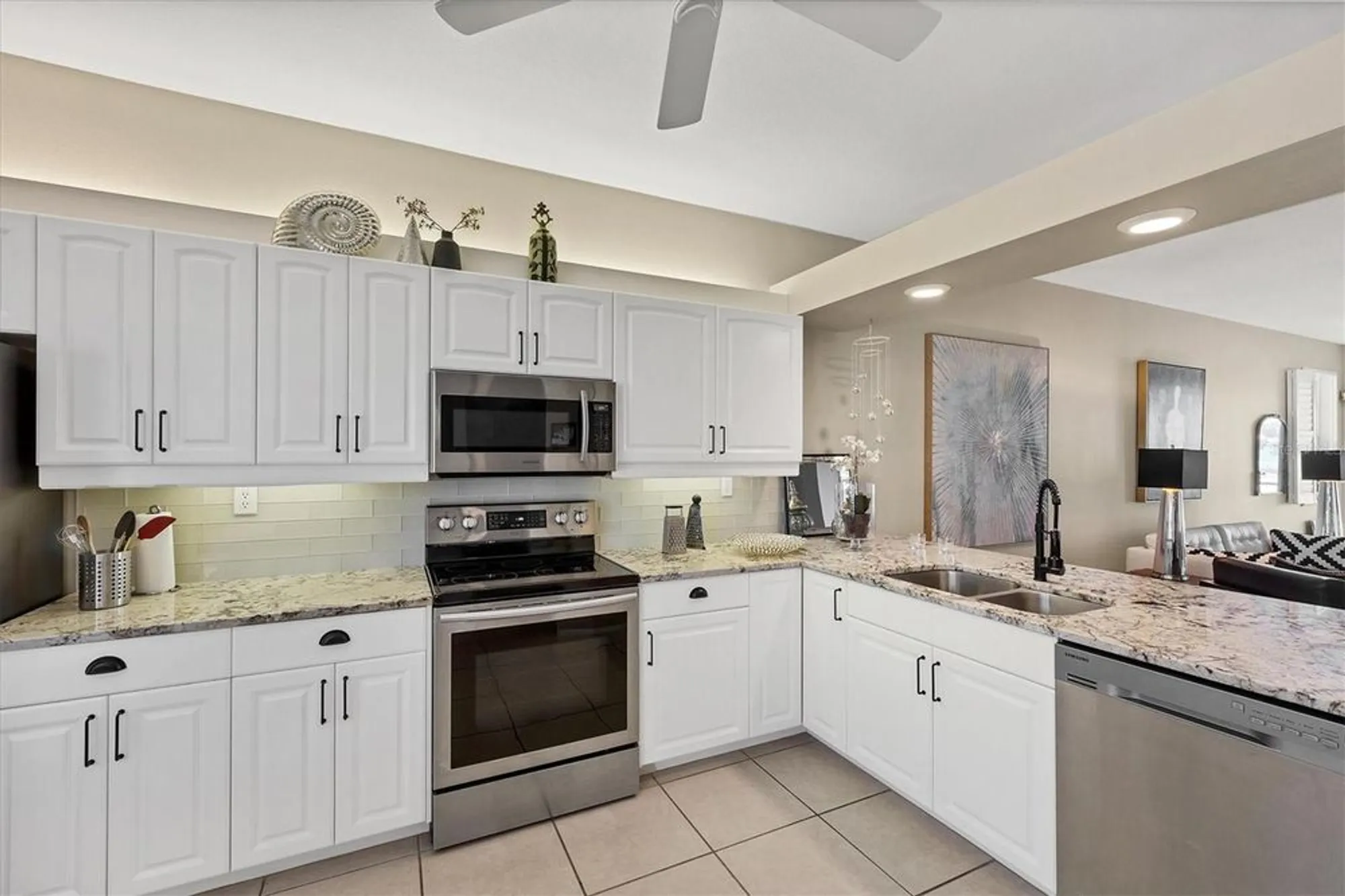 Property Slideshow image 12 of 51 | 119 woodbridge dr unit 102, Venice, FL, 34293