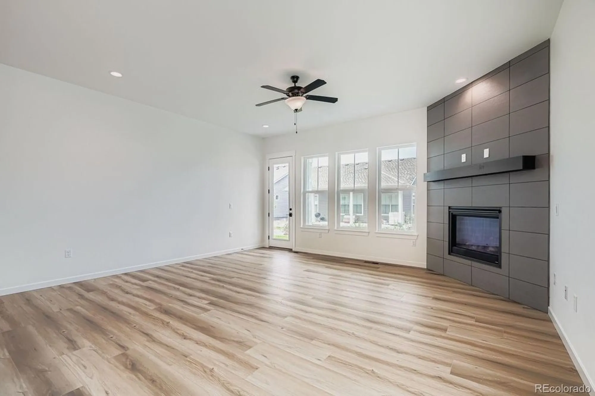 Property Slideshow image 5 of 28 | 8925 s riviera way, Aurora, CO, 80016