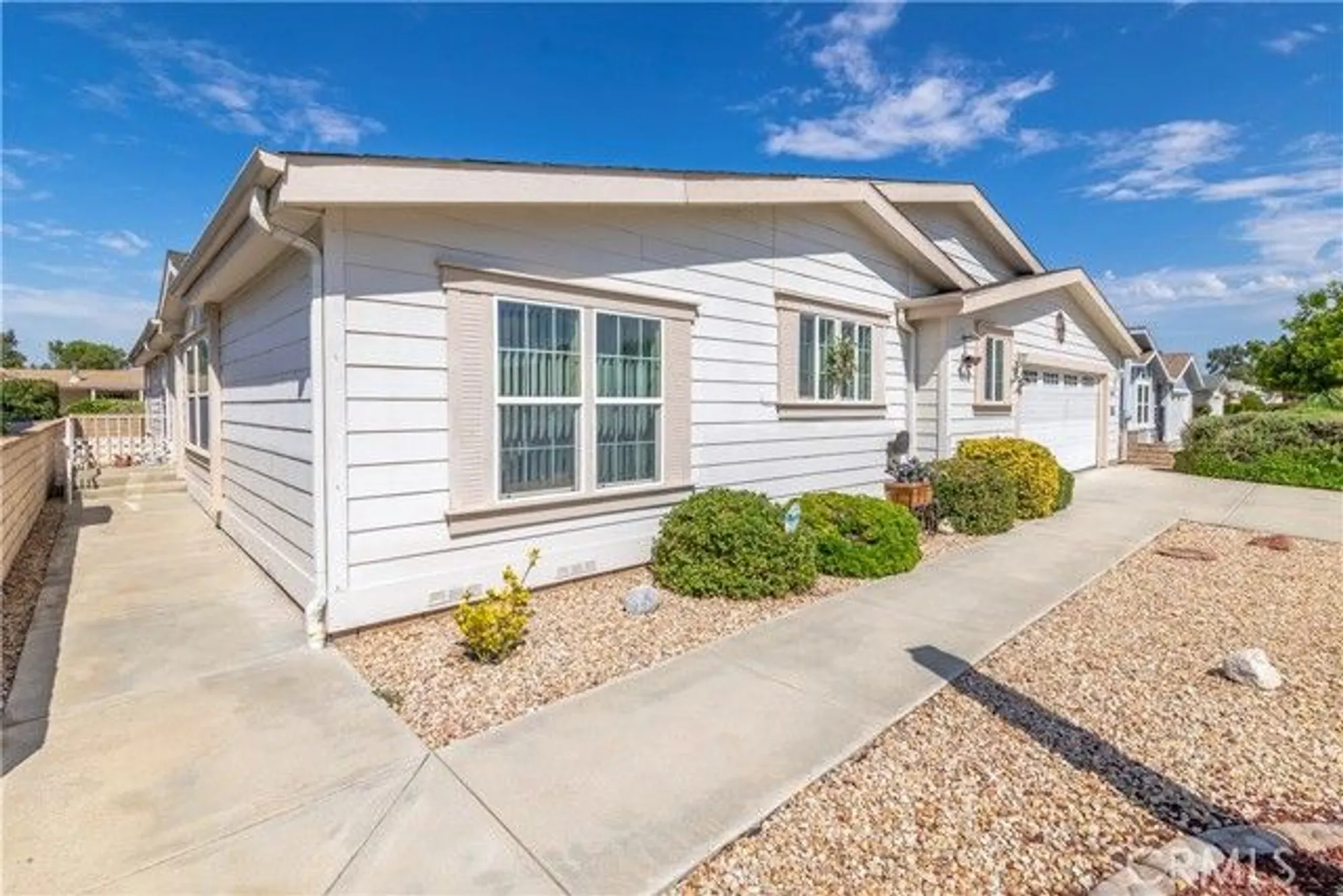 Property Slideshow image 4 of 42 | 1651 willow leaf dr, Hemet, CA, 92545