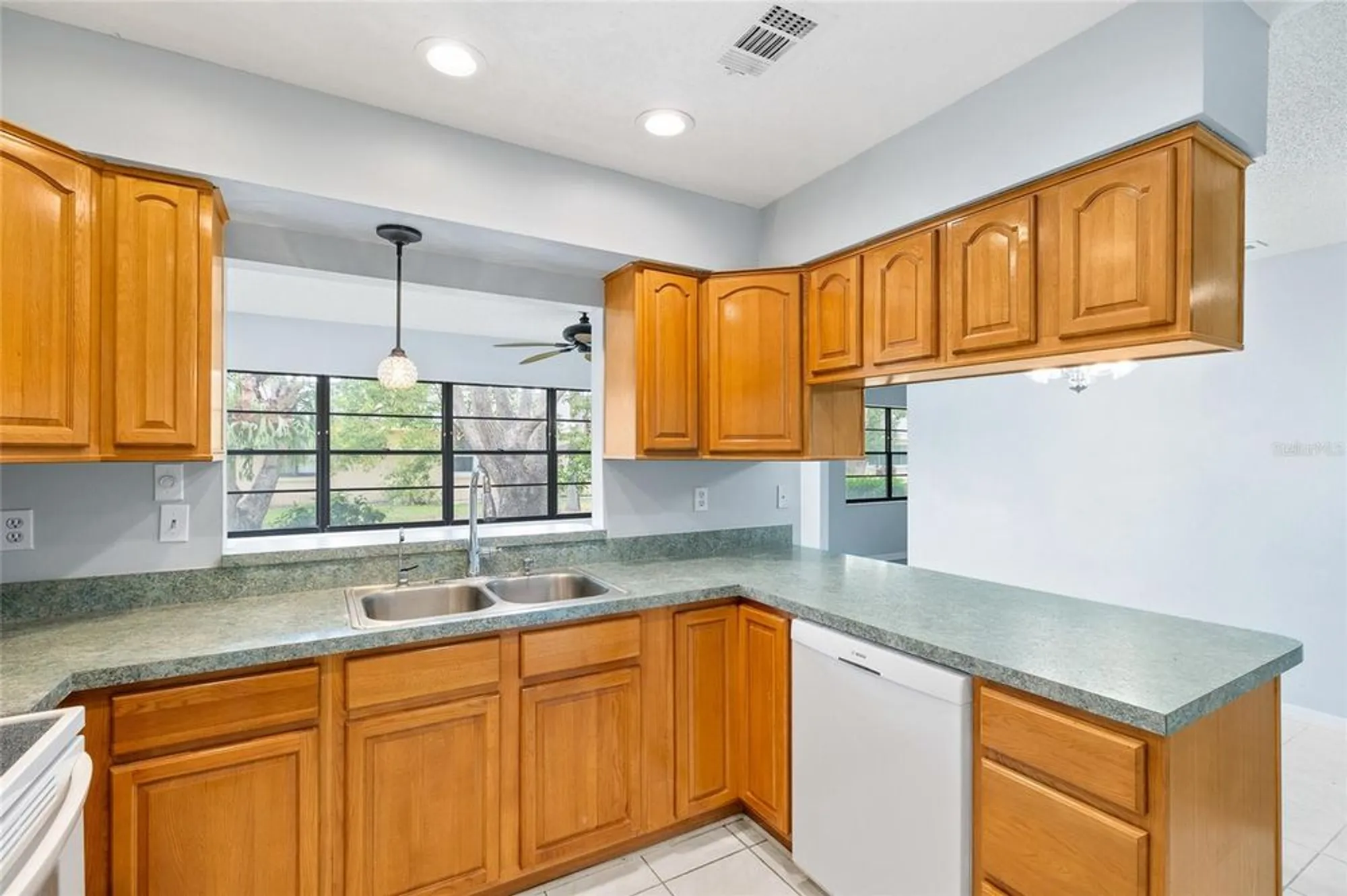 Property Slideshow image 14 of 33 | 1530 ingram dr # 1530, Sun City Center, FL, 33573