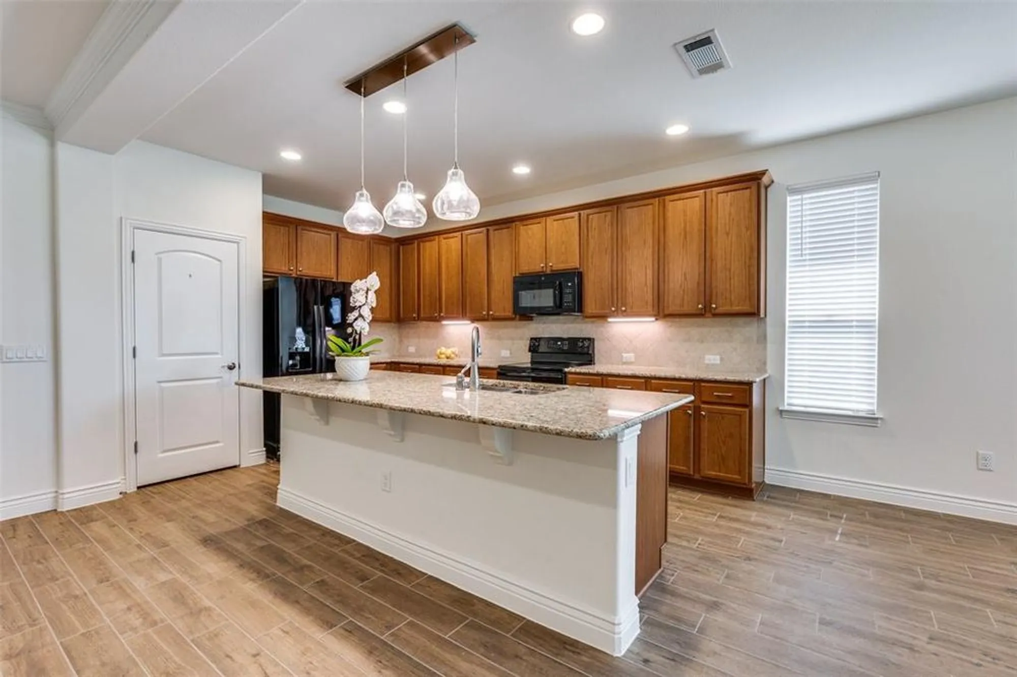 Property Slideshow image 18 of 20 | 10308 claystone dr, Denton, TX, 76207