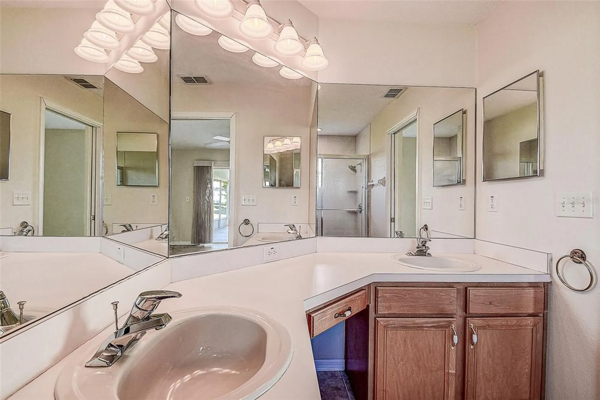 Property Slideshow image 16 of 45 | 29417 caddyshack ln, San Antonio, FL, 33576