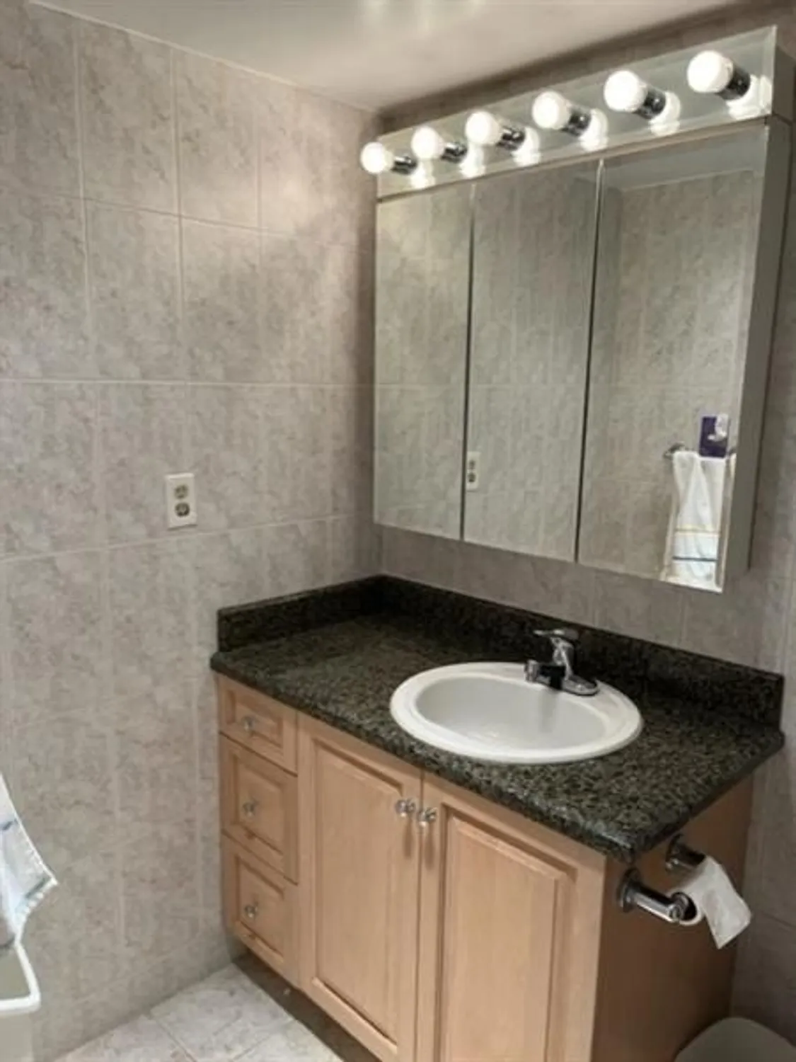 Property Slideshow image 12 of 22 | 315 se 11th ter 203, Dania Beach, FL, 33004