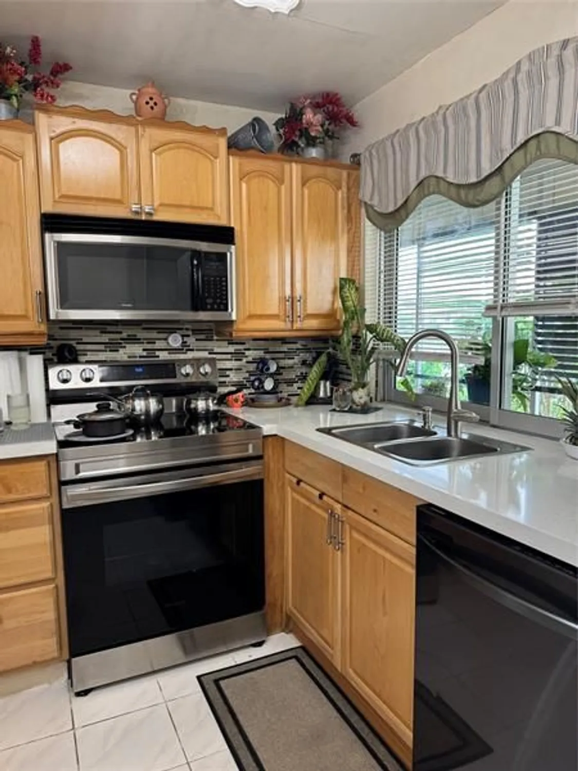 Property Slideshow image 11 of 37 | 9400 lime bay blvd 112, Tamarac, FL, 33321
