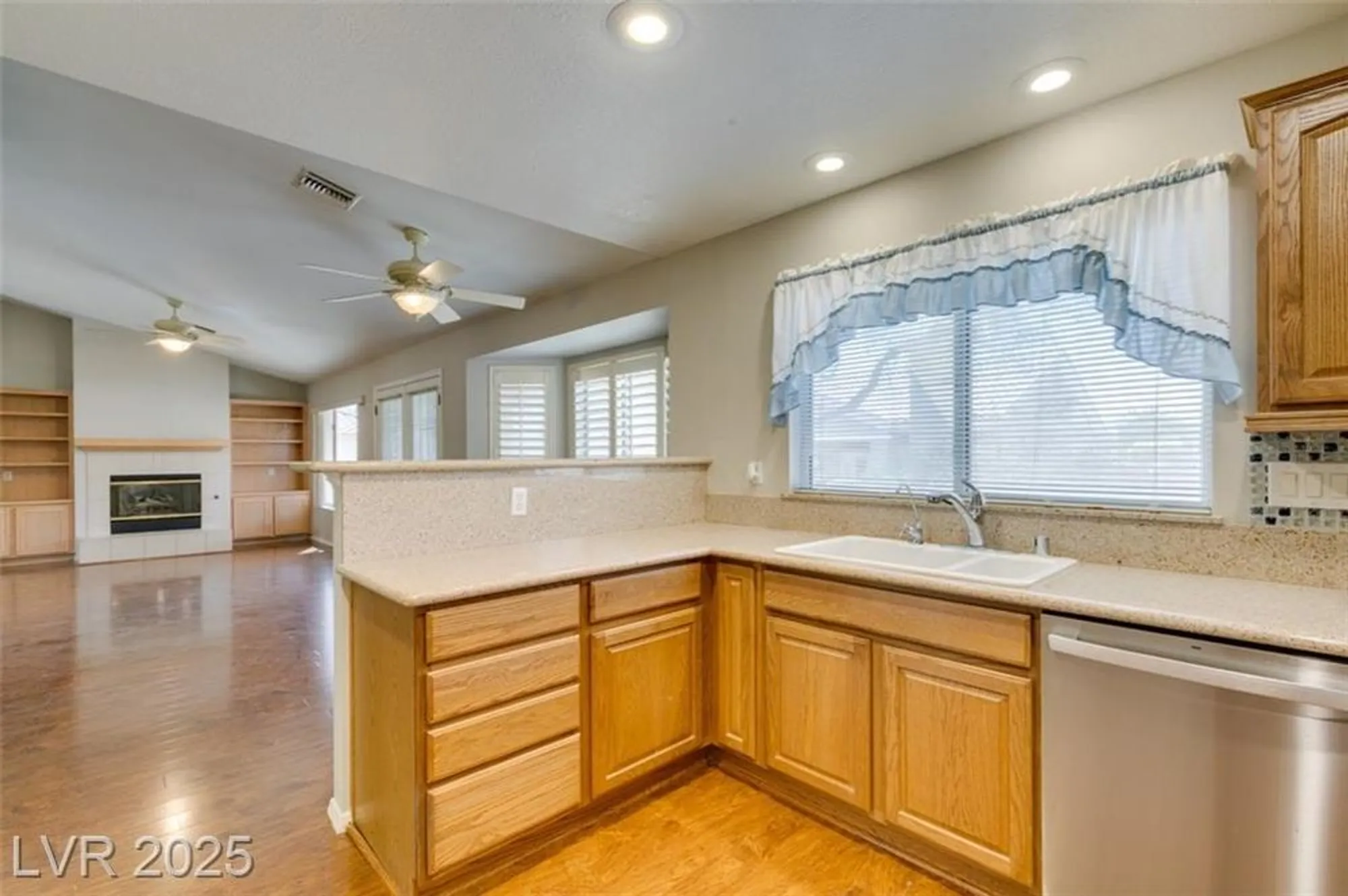 Property Slideshow image 20 of 31 | 10009 netherton dr, Las Vegas, NV, 89134