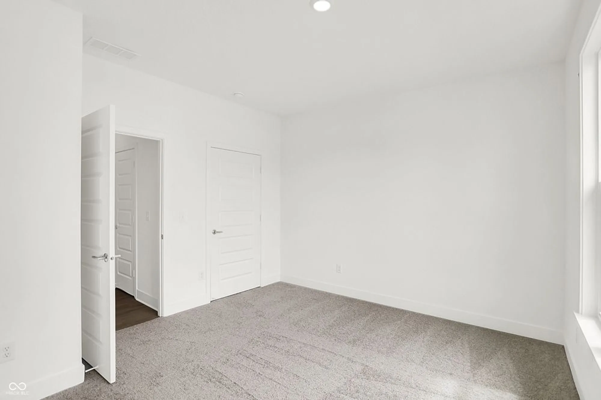 Property Slideshow image 36 of 46 | 5062 foxley park ln, Avon, IN, 46123