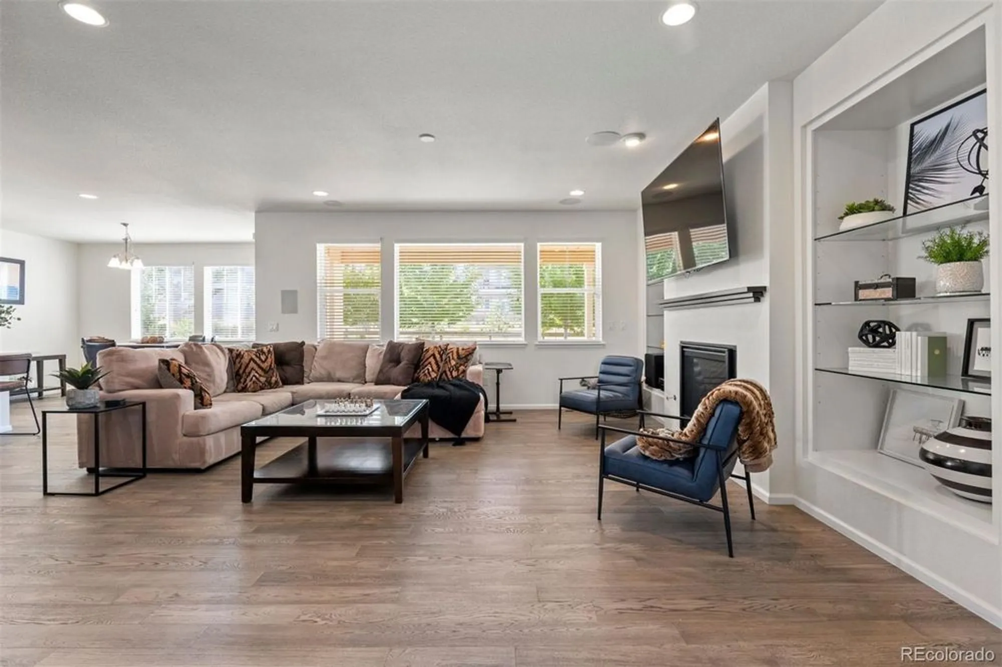 Property Slideshow image 5 of 40 | 6702 w asbury pl, Lakewood, CO, 80227