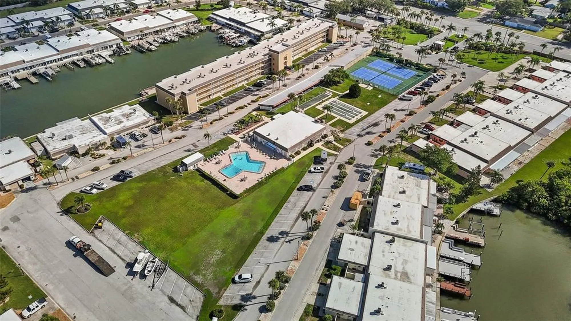 Property Slideshow image 36 of 40 | 325 boca ciega point blvd, St Petersburg, FL, 33708