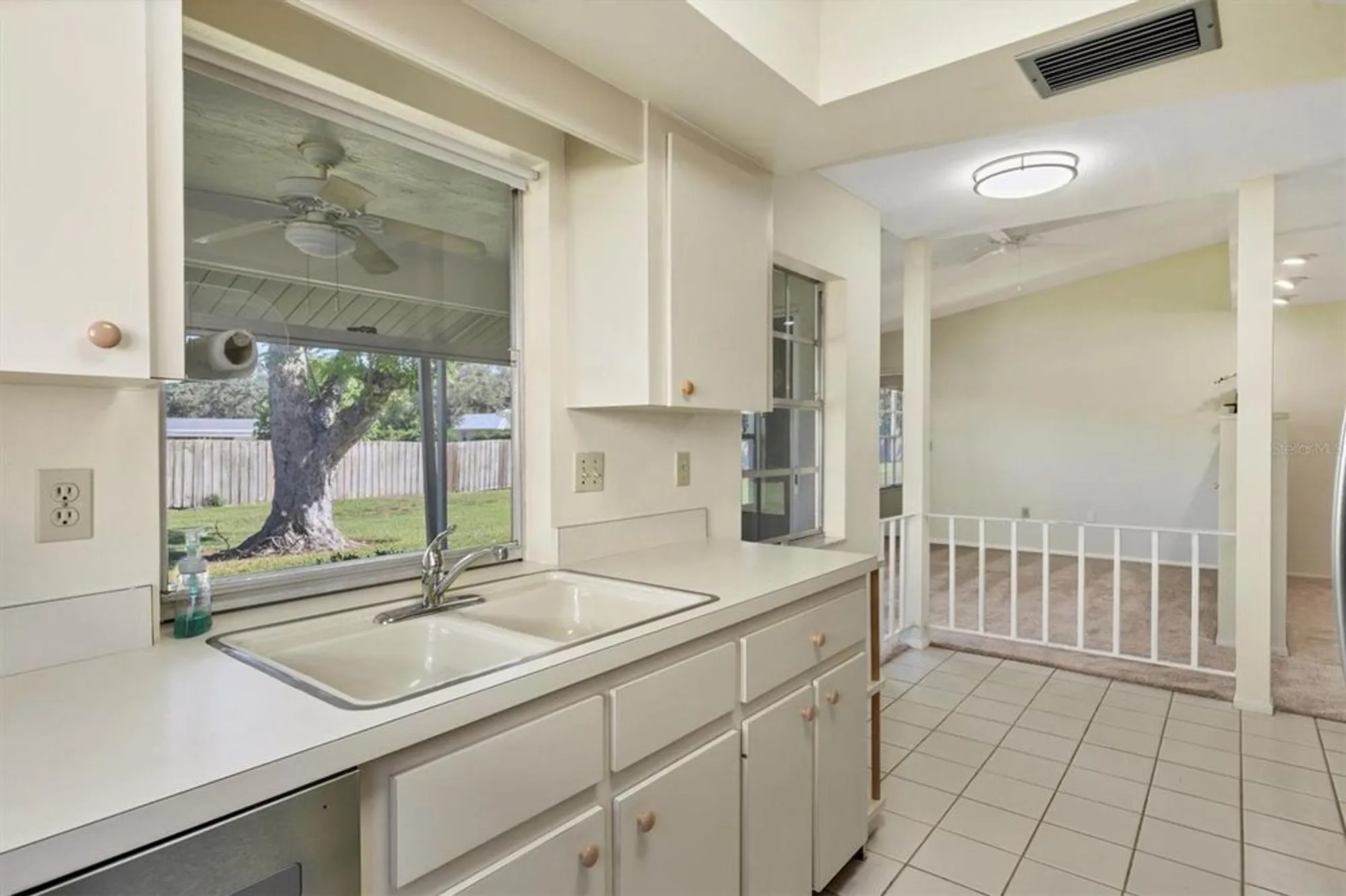 Property Slideshow image 10 of 27 | 4223 oakhurst cir 3025, Sarasota, FL, 34233