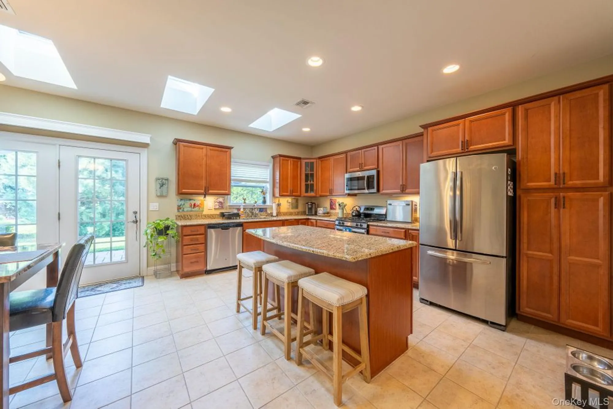 Property Slideshow image 9 of 22 | 18 kennsington ct, Riverhead, NY, 11901
