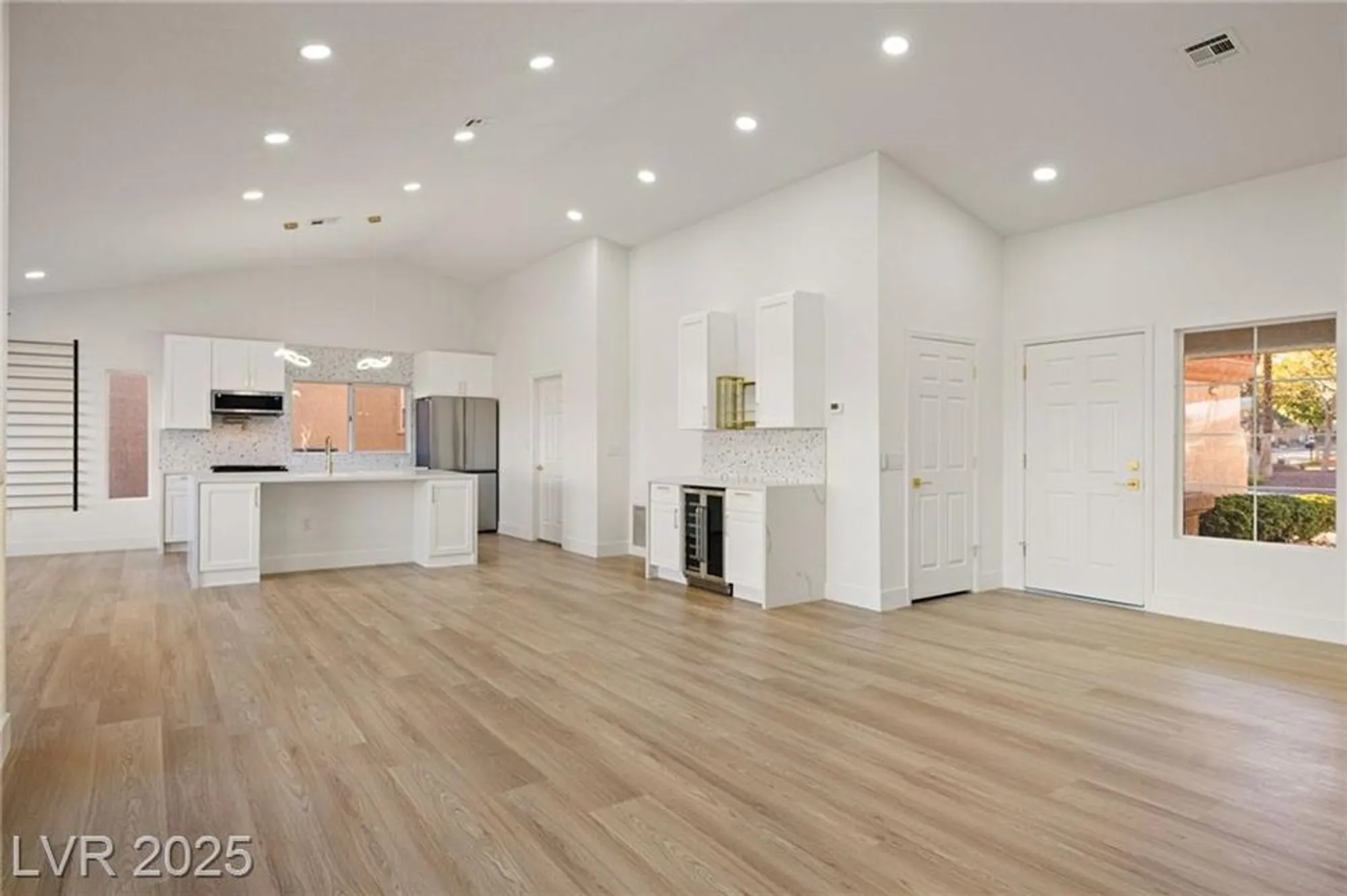 Property Slideshow image 4 of 44 | 2808 crown ridge dr, Las Vegas, NV, 89134