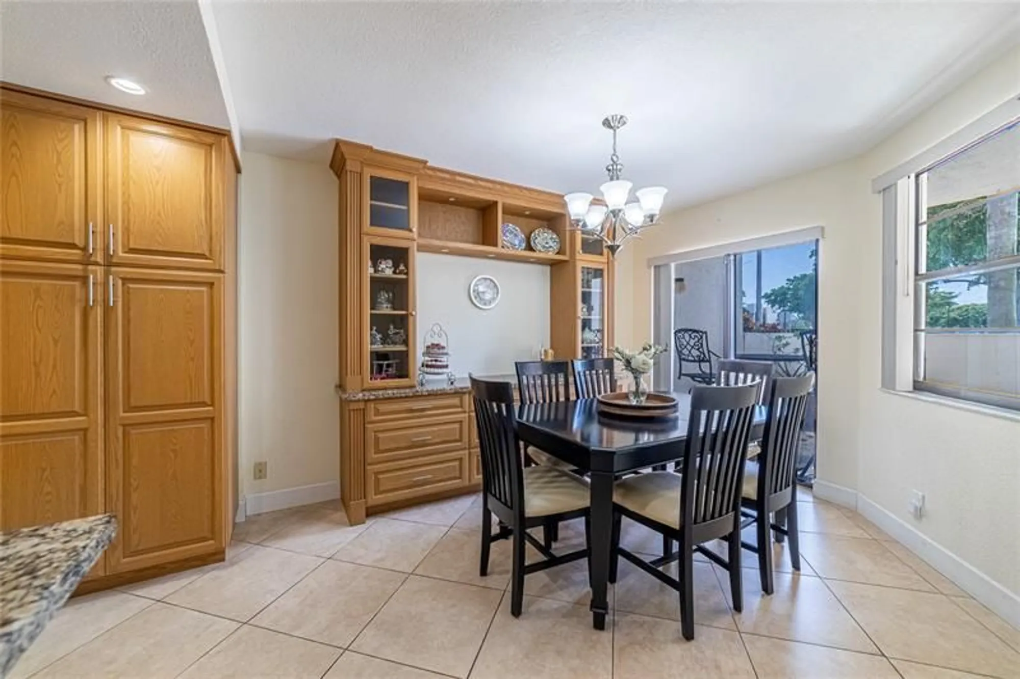 Property Slideshow image 7 of 50 | 7312 fairfax dr 102, Tamarac, FL, 33321