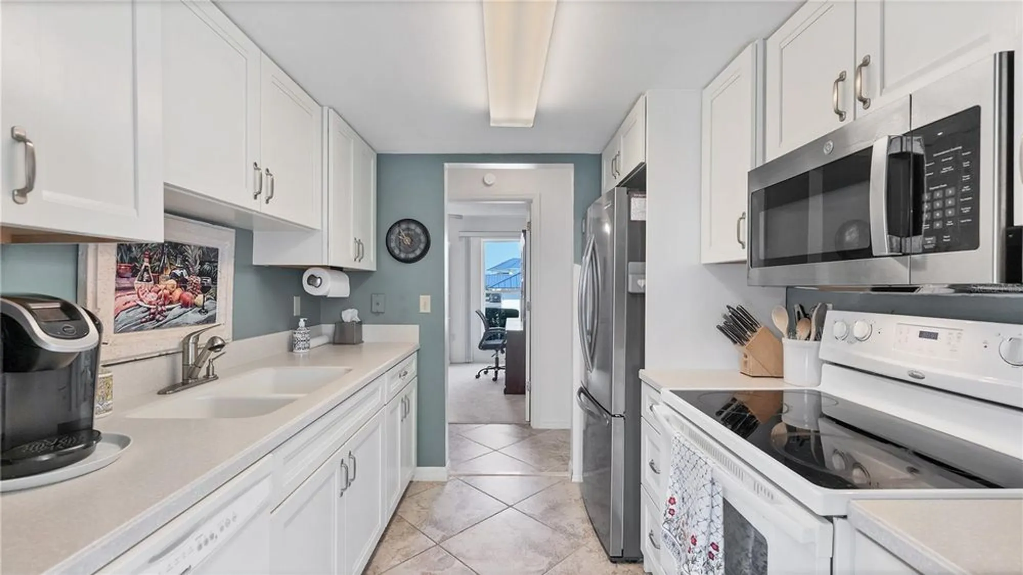 Property Slideshow image 9 of 54 | 983 sandpiper cir, Bradenton, FL, 34209