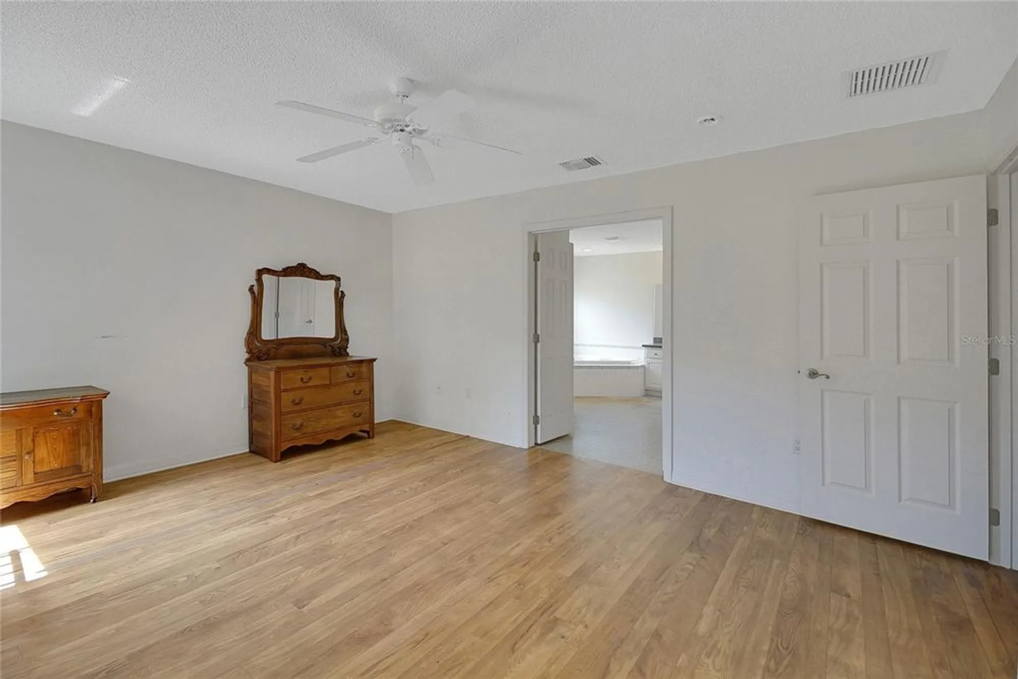 Property Slideshow image 40 of 77 | 32942 rambling oaks ct, Leesburg, FL, 34748