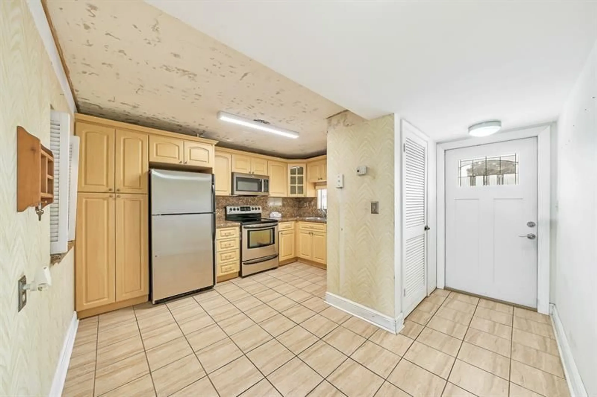 Property Slideshow image 10 of 33 | 8980 s hollybrook blvd 204, Pembroke Pines, FL, 33025