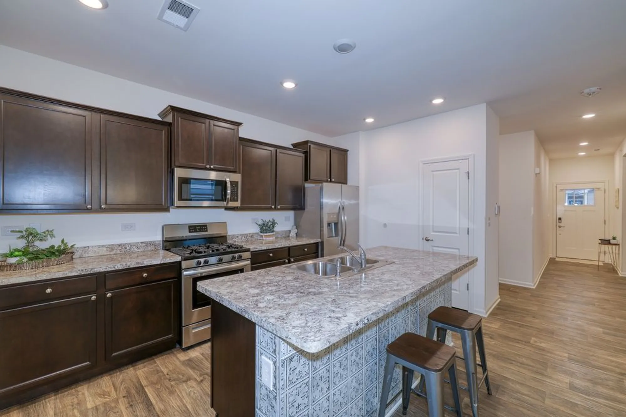 Property Slideshow image 3 of 19 | , North Aurora, IL, 60542