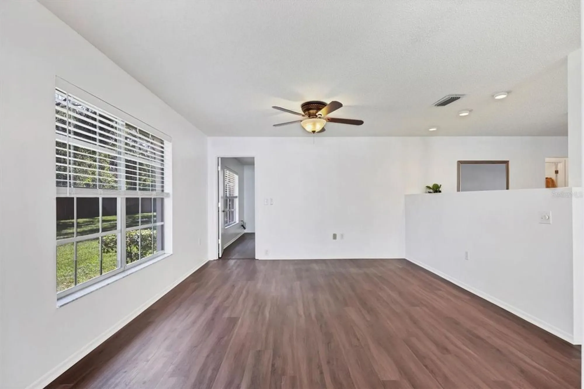 Property Slideshow image 19 of 44 | 4247 oakhurst cir 3033, Sarasota, FL, 34233