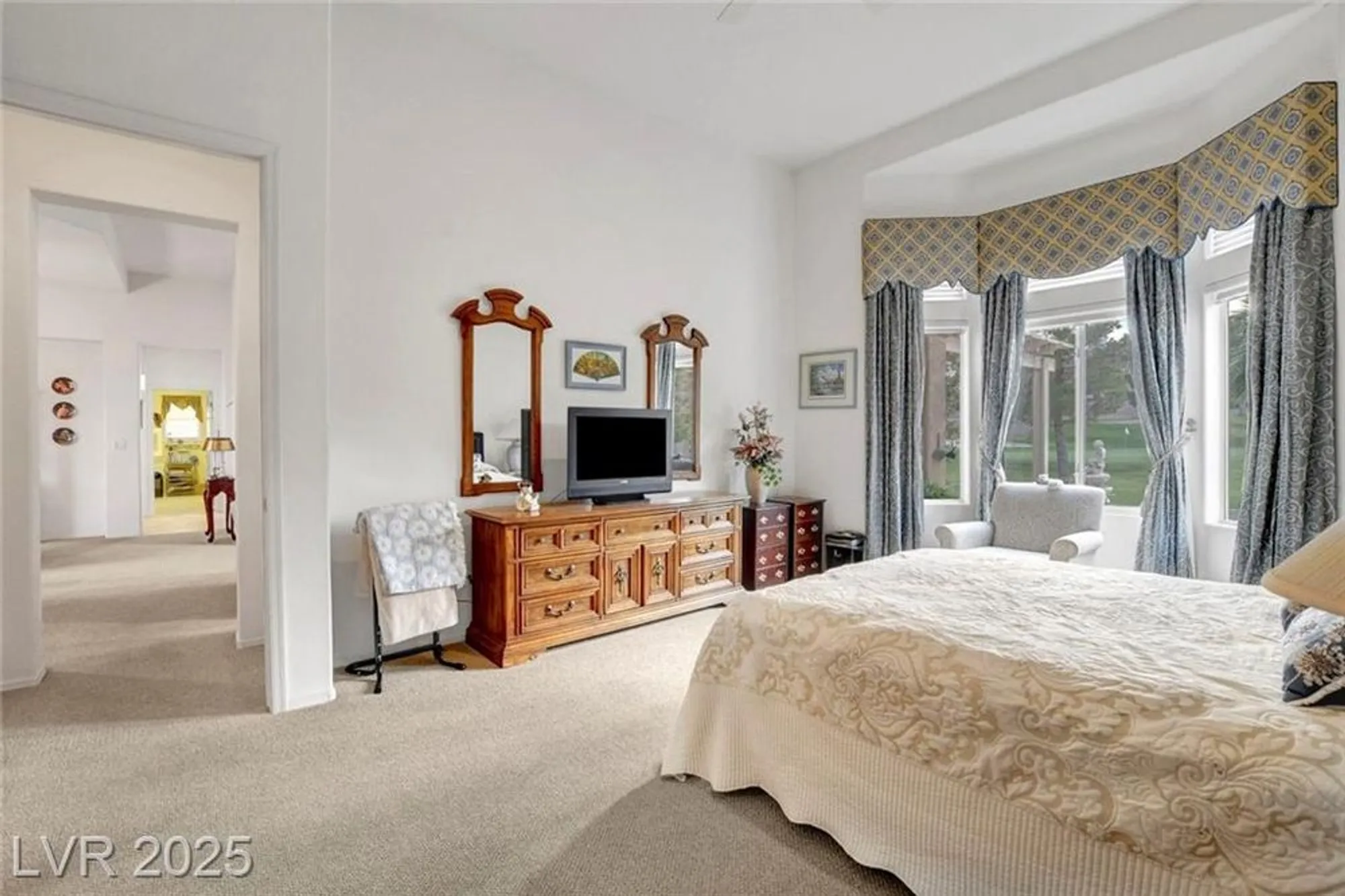 Property Slideshow image 7 of 29 | 3001 swan hill dr, Las Vegas, NV, 89134