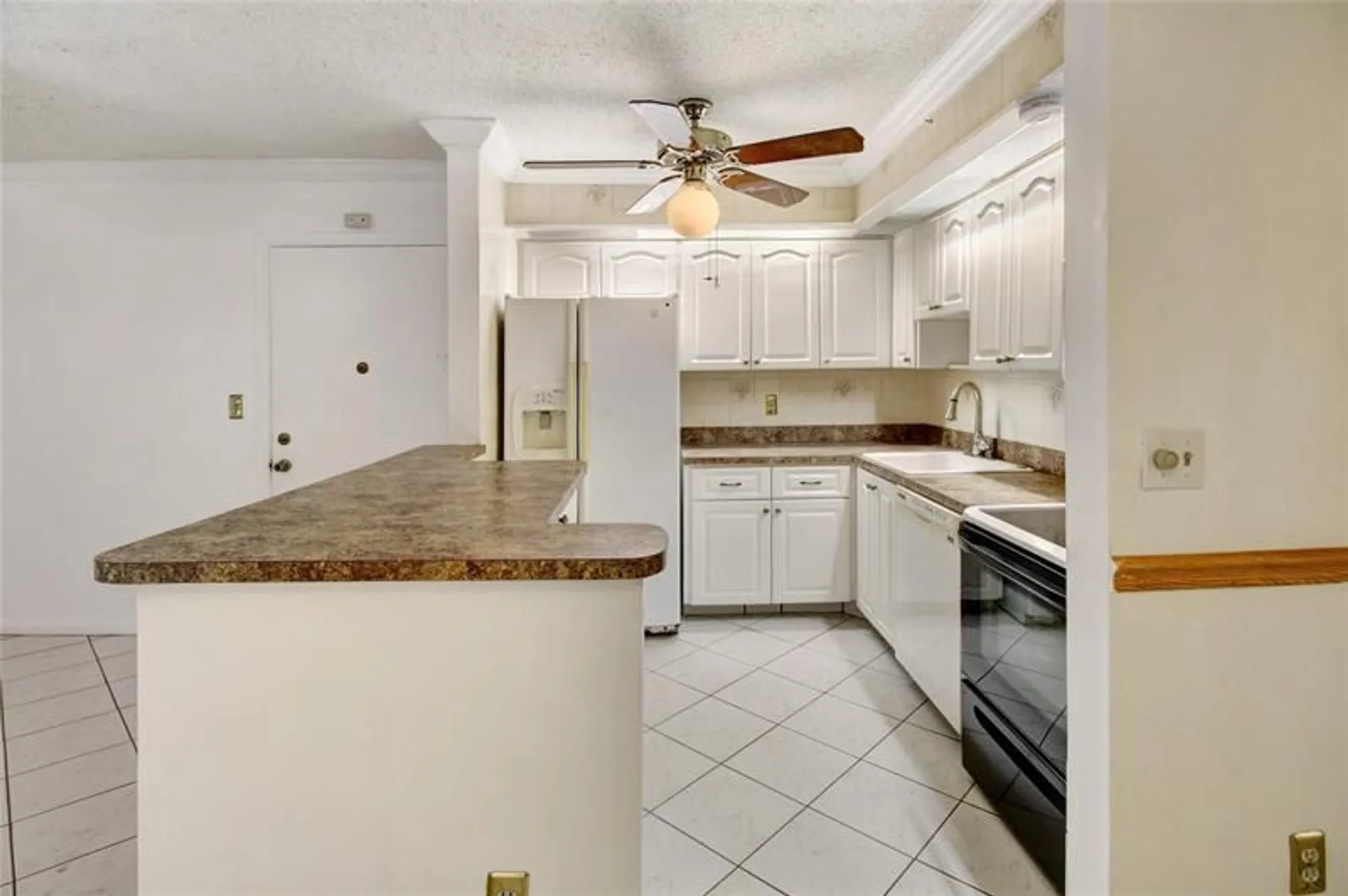 Property Slideshow image 9 of 19 | 9926 s belfort cir # 106, Tamarac, FL, 33321