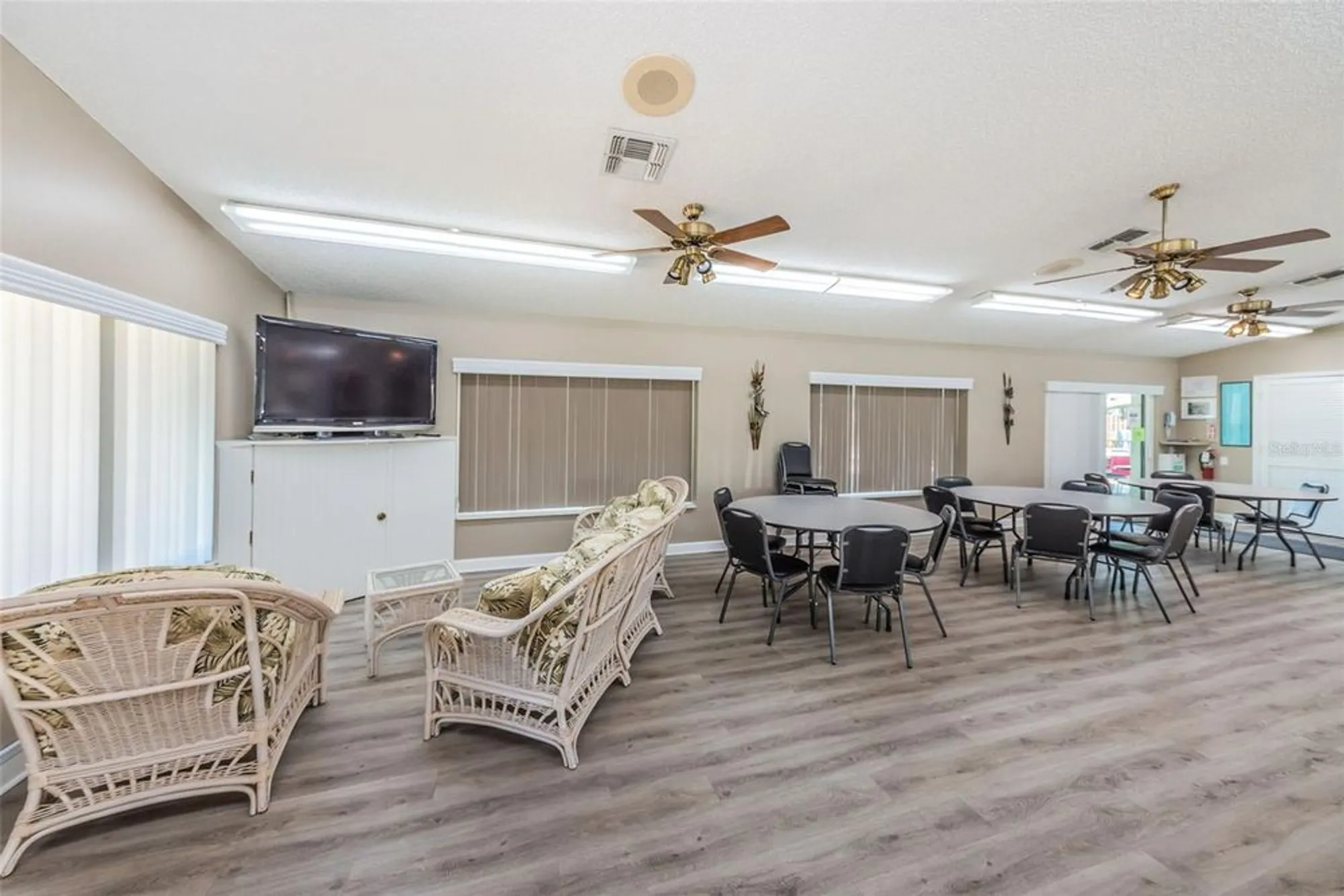 Property Slideshow image 22 of 31 | 2575 pine ridge way e1, Palm Harbor, FL, 34684