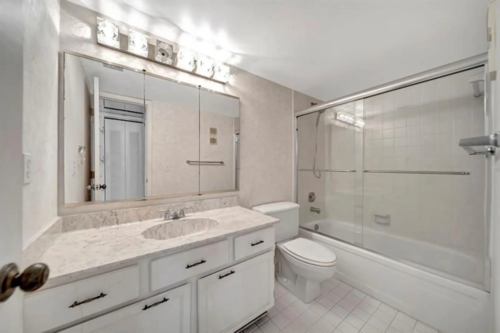 Property Slideshow image 23 of 61 | 3521 environ blvd b501, Lauderhill, FL, 33319